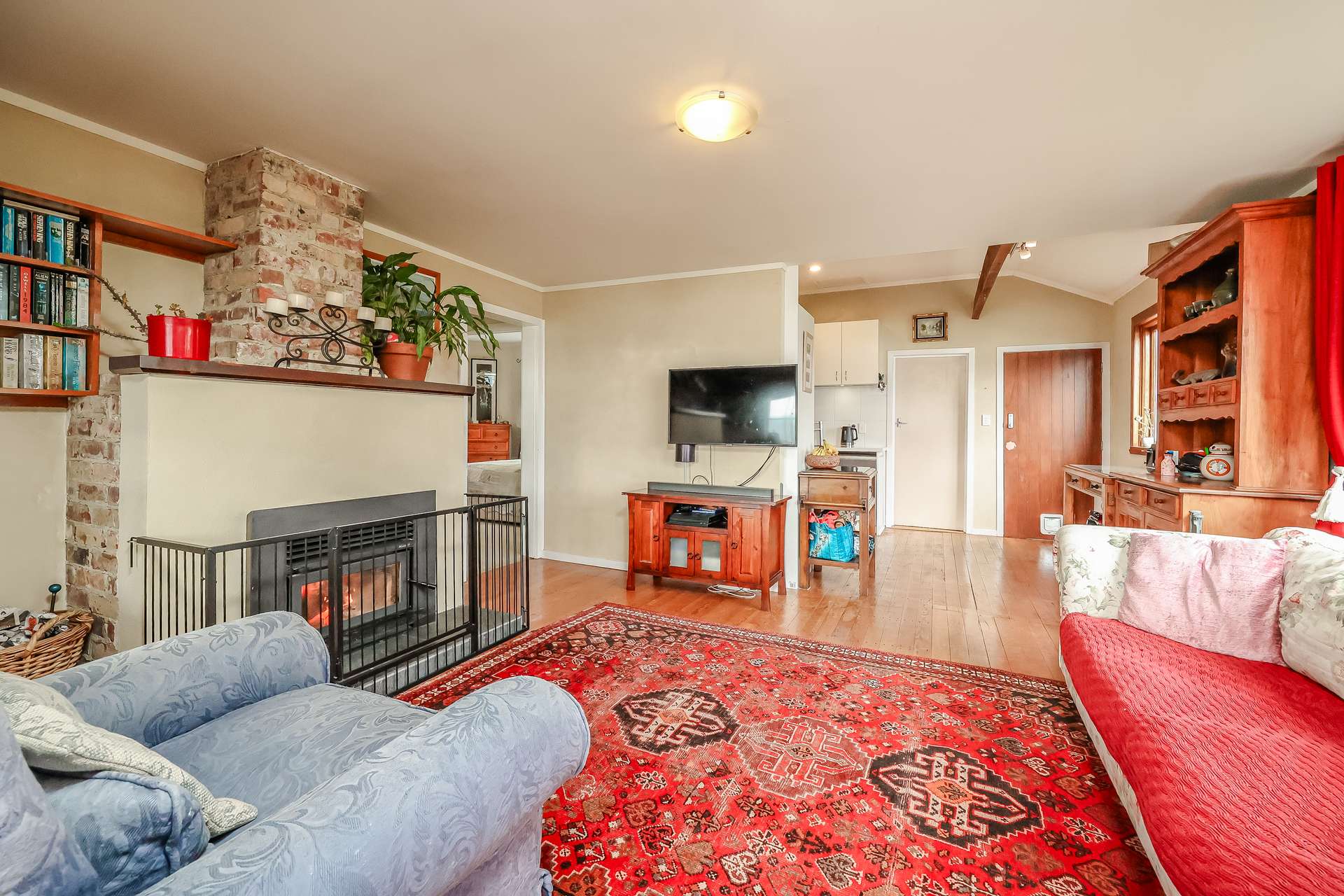 75 Oxley Crescent photo 3