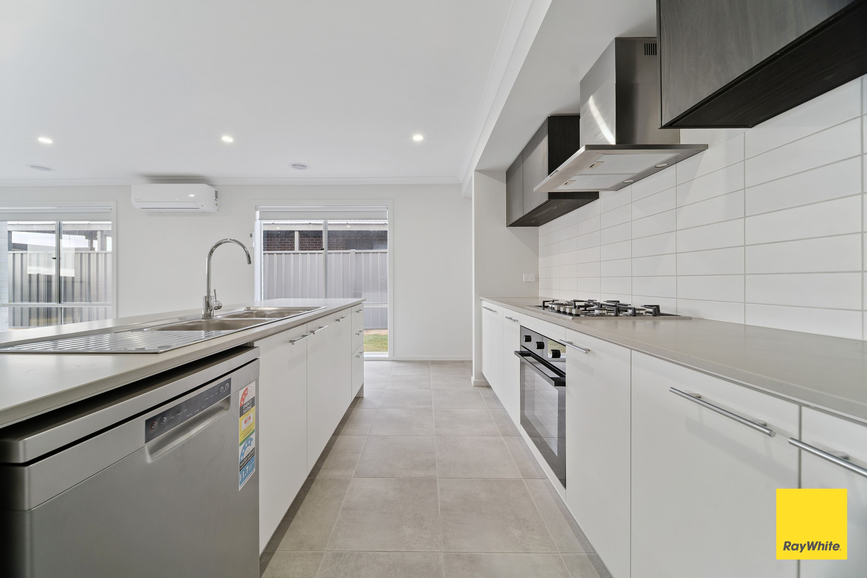 18 Jarvis Street — photo 5 of 14