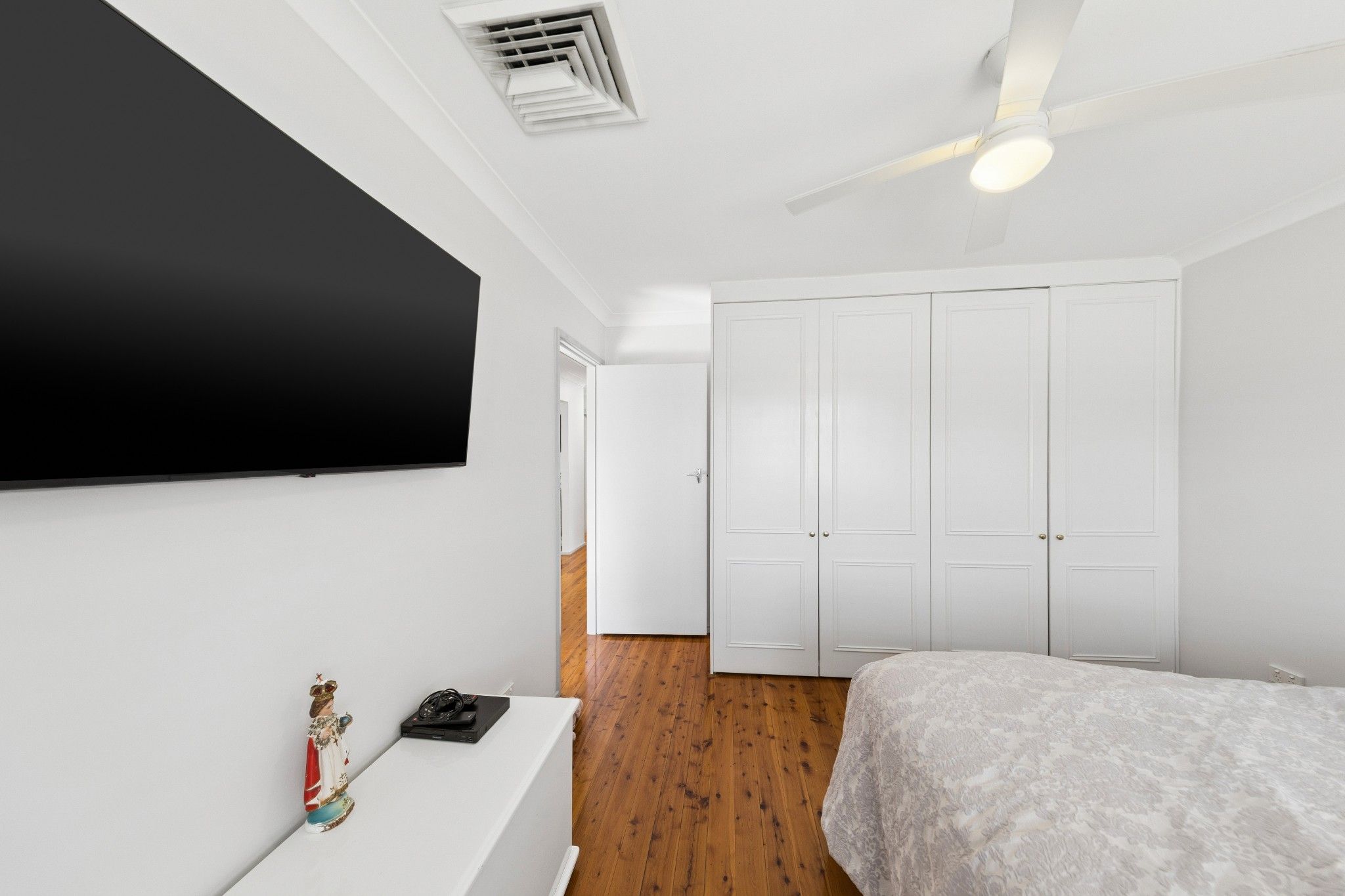 16 Warlencourt Avenue — photo 8 of 23