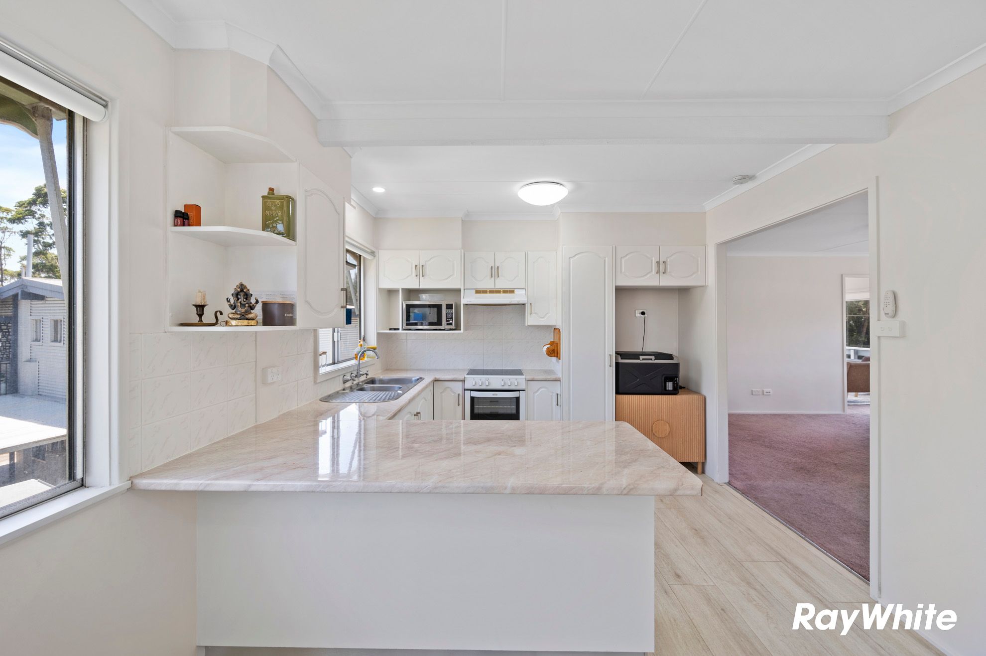 31 Catlin Avenue — photo 4 of 27