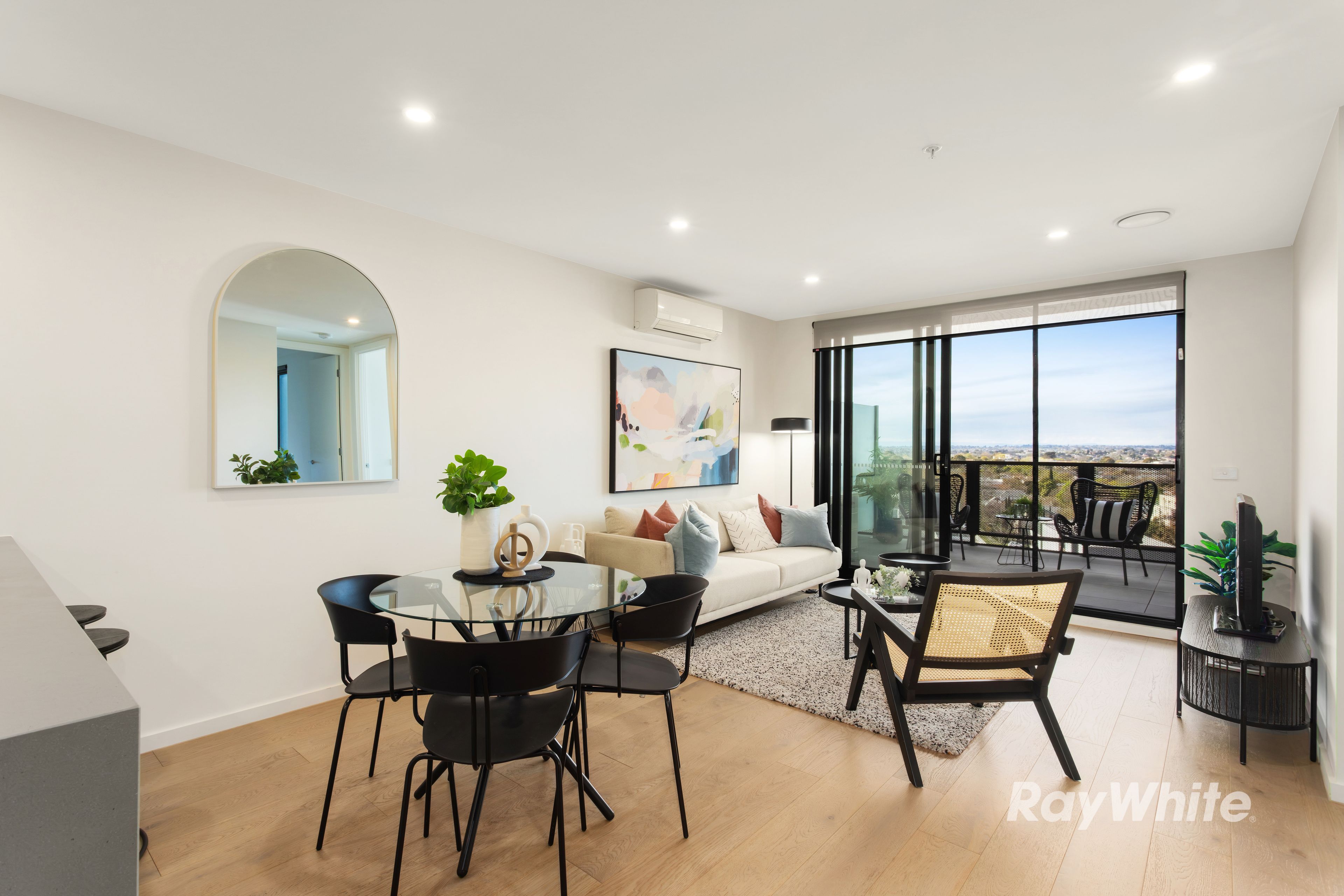 802/16 Woorayl Street — photo from Ray White Carnegie