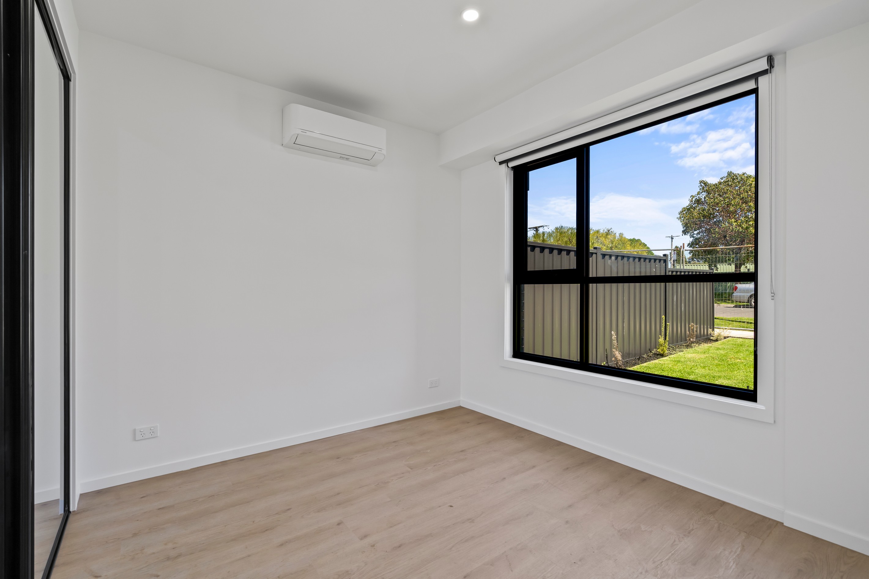 1/192 Purinuan Road, Reservoir, VIC 3073