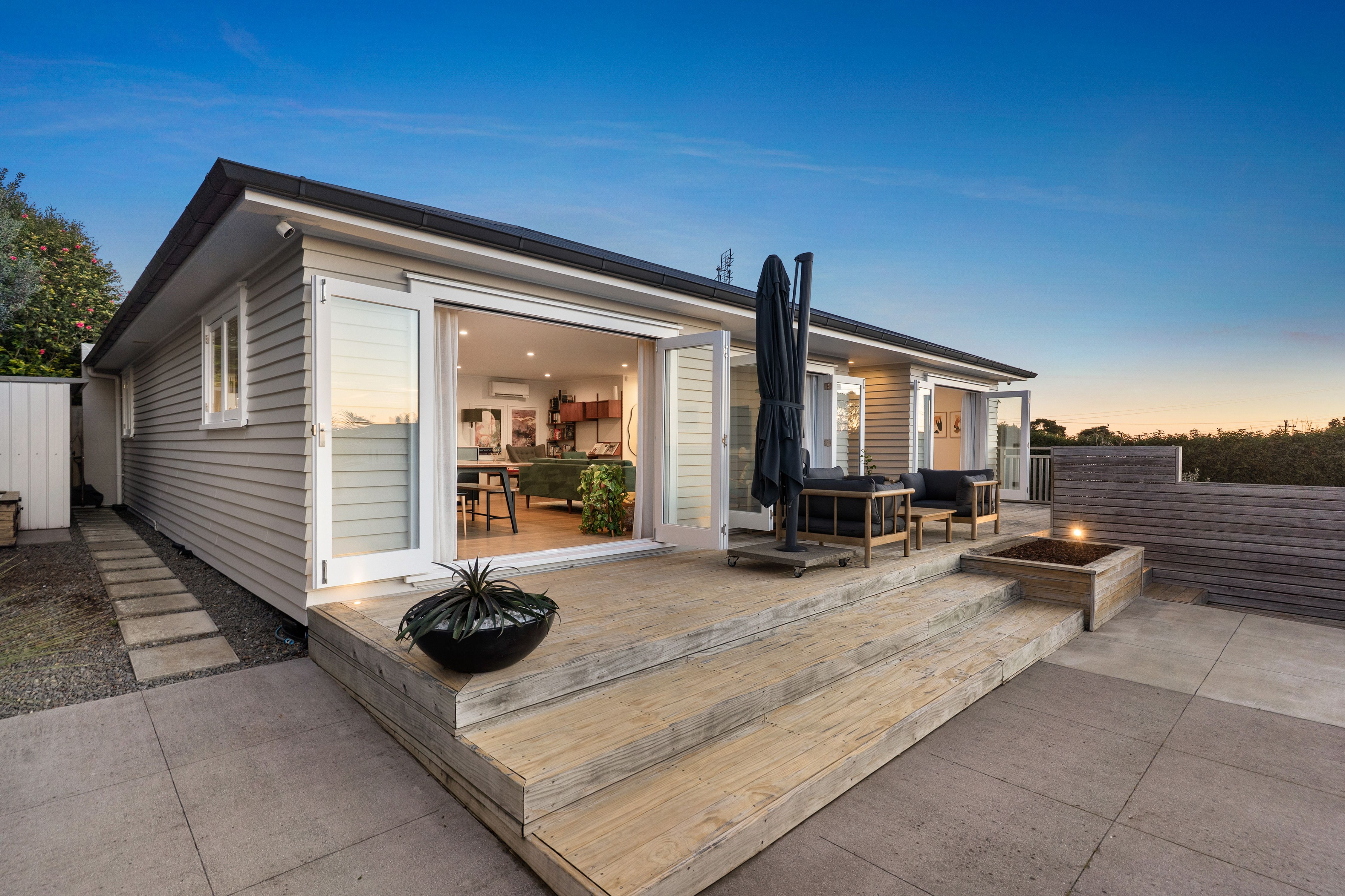 1/11 Ridgemount Rise, Mangere Bridge, Manukau City