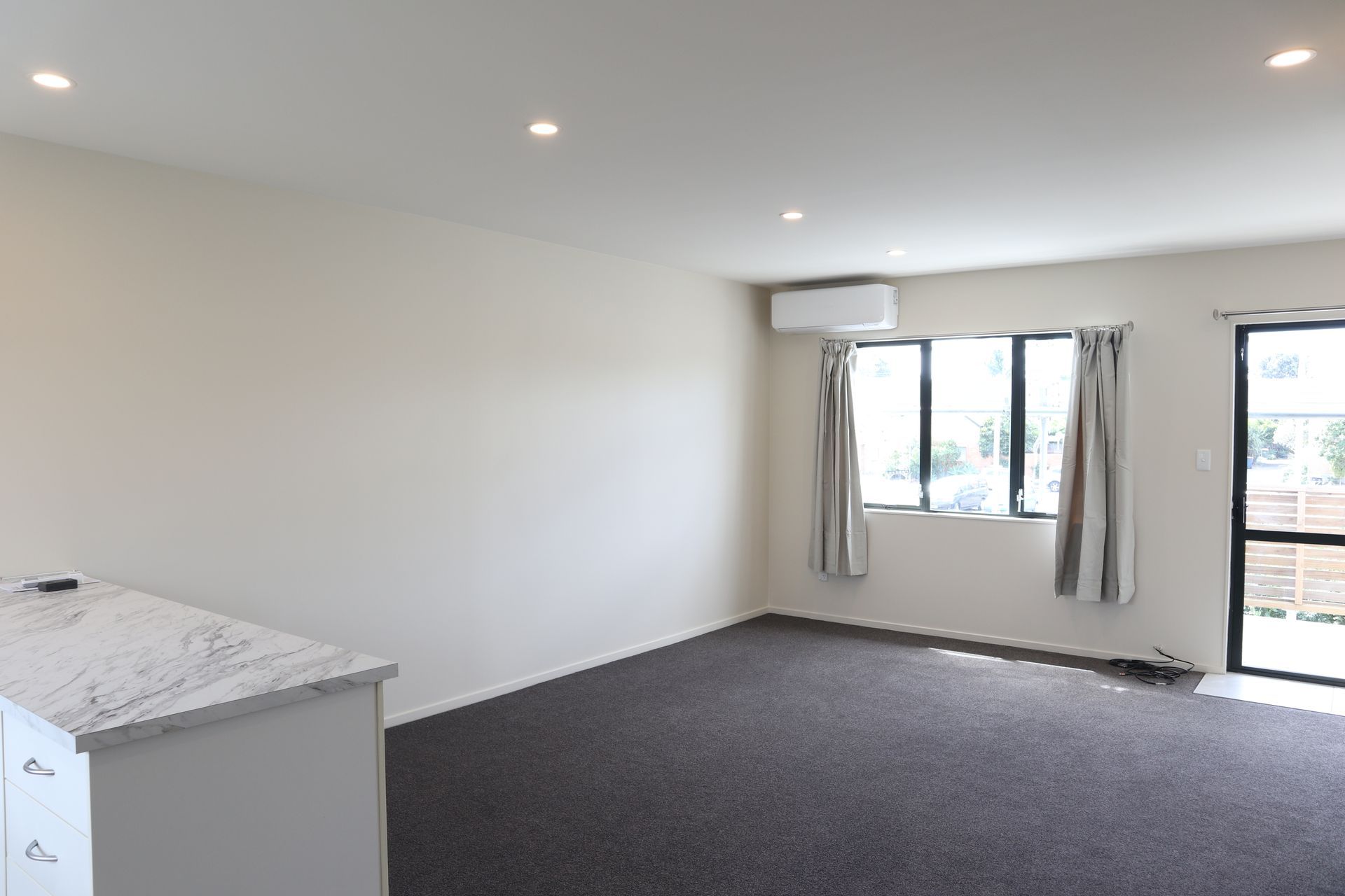 3  Level Apartment with balcony and private yard 3