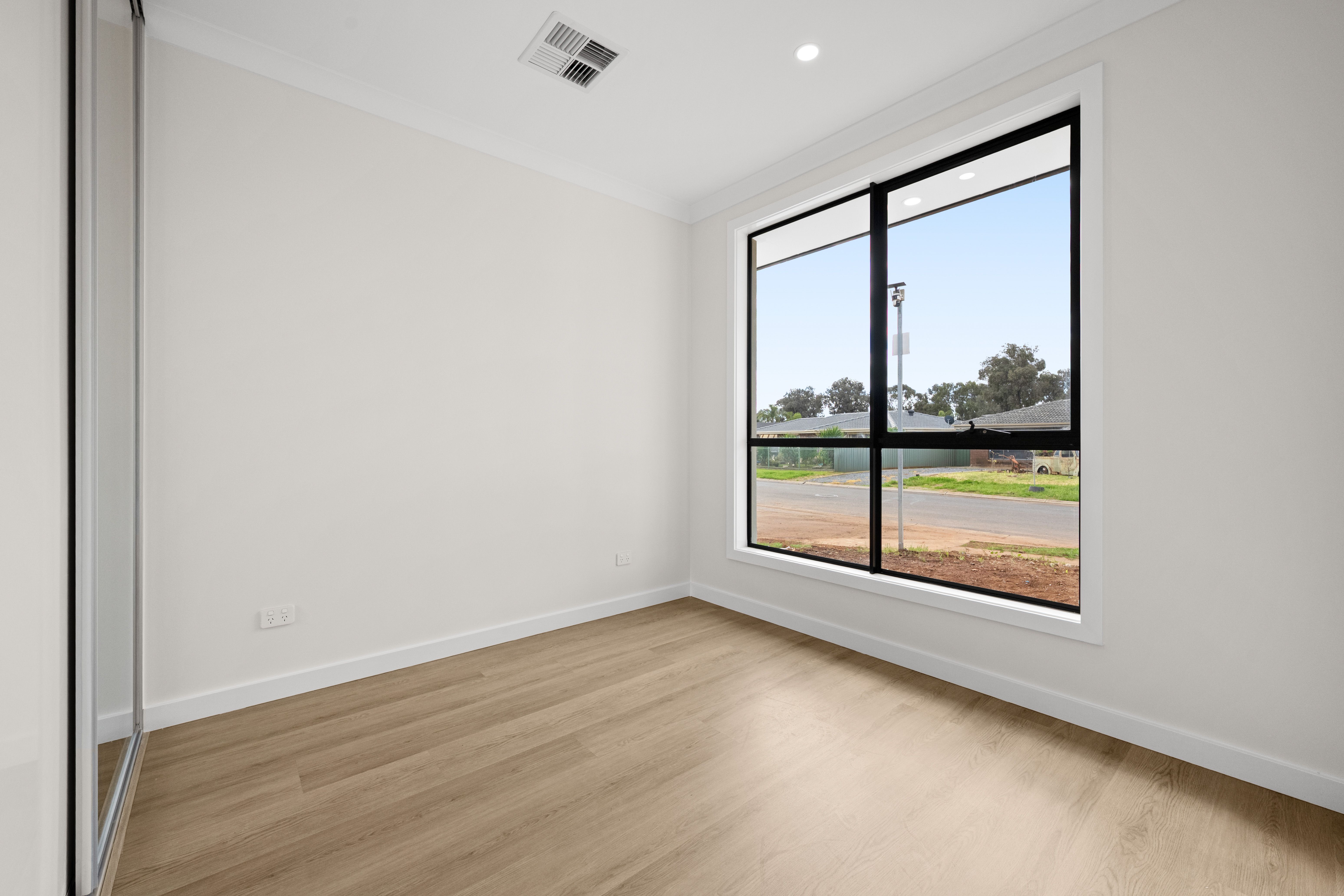 14B Spaans Crescent — photo 12 of 16