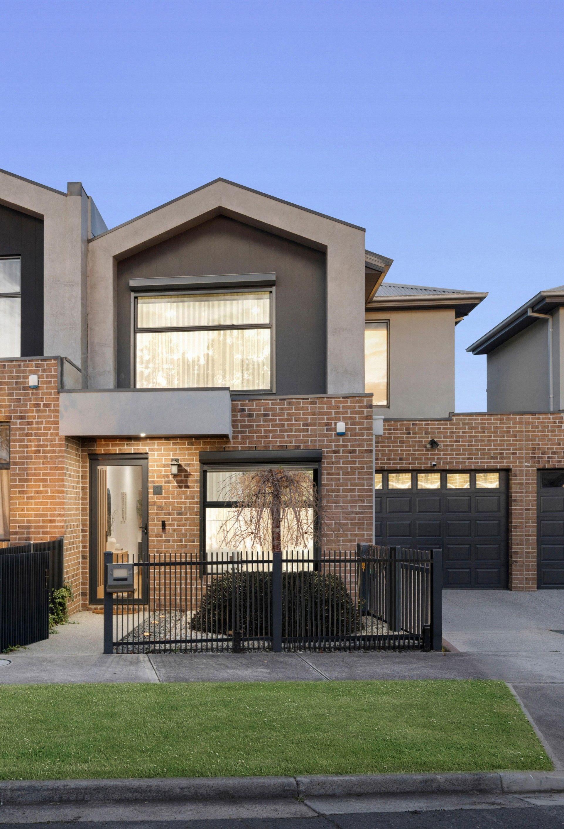 2D Sunbeam Street — photo from Ray White Pascoe Vale