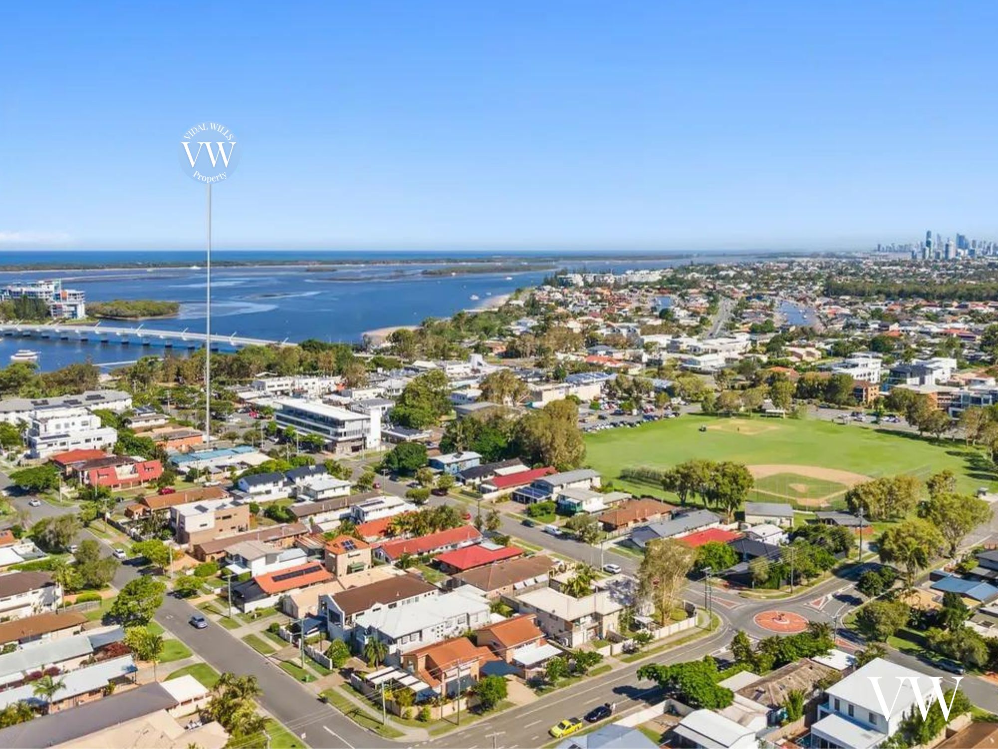 11 Bruce Avenue, Paradise Point QLD 4216