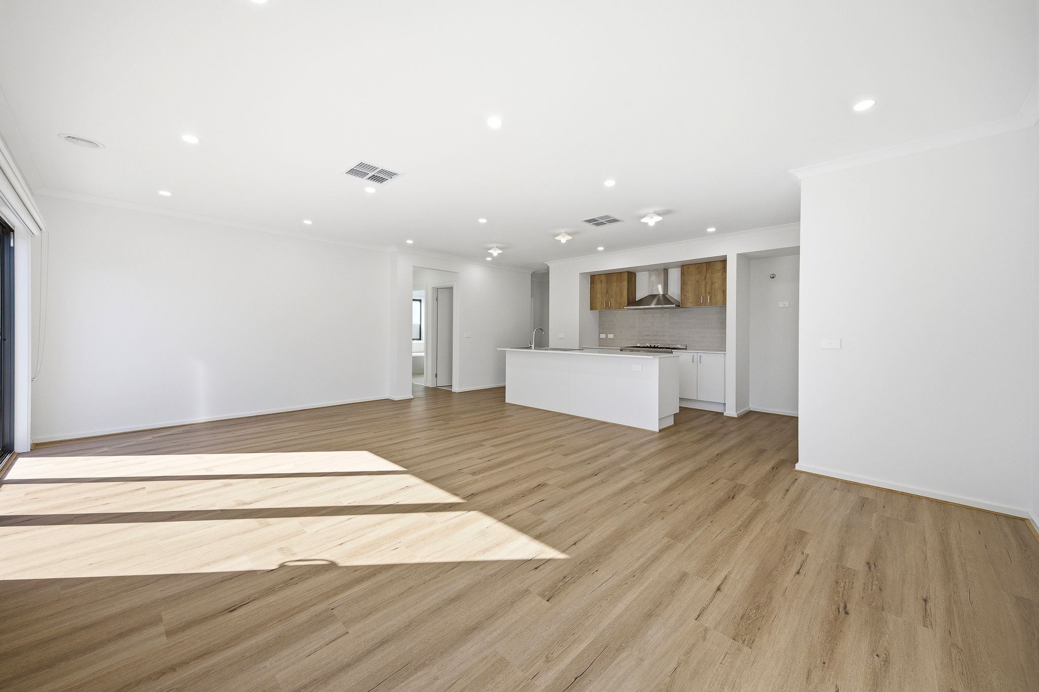 8 Carrera Crescent, Clyde, VIC 3978