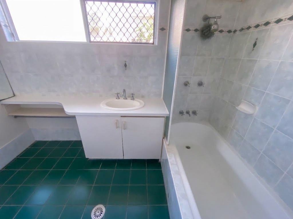 12 Bathurst Drive — photo 7 of 10