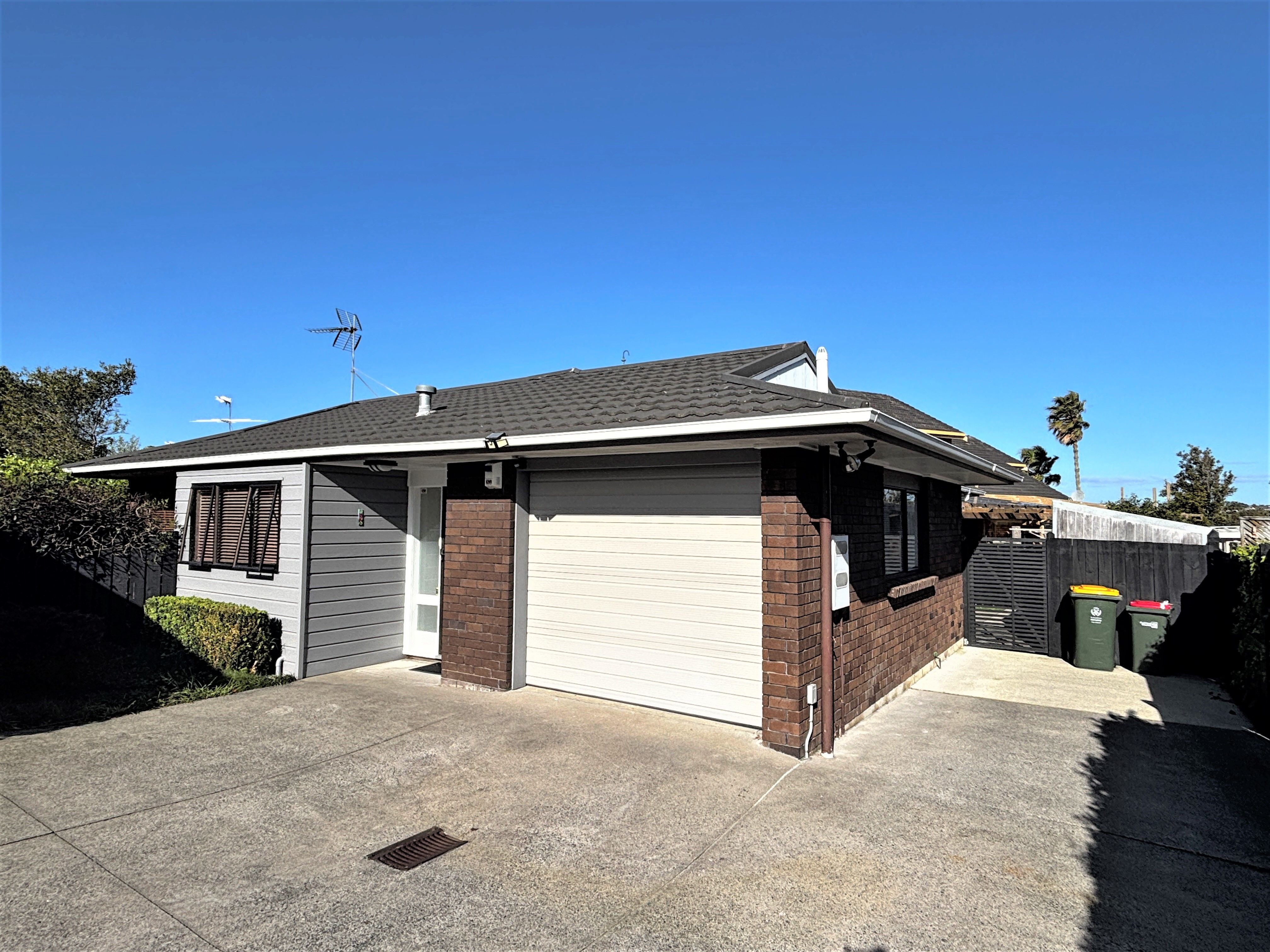 2/79 Mirrabooka Avenue, Botany Downs, Manukau City