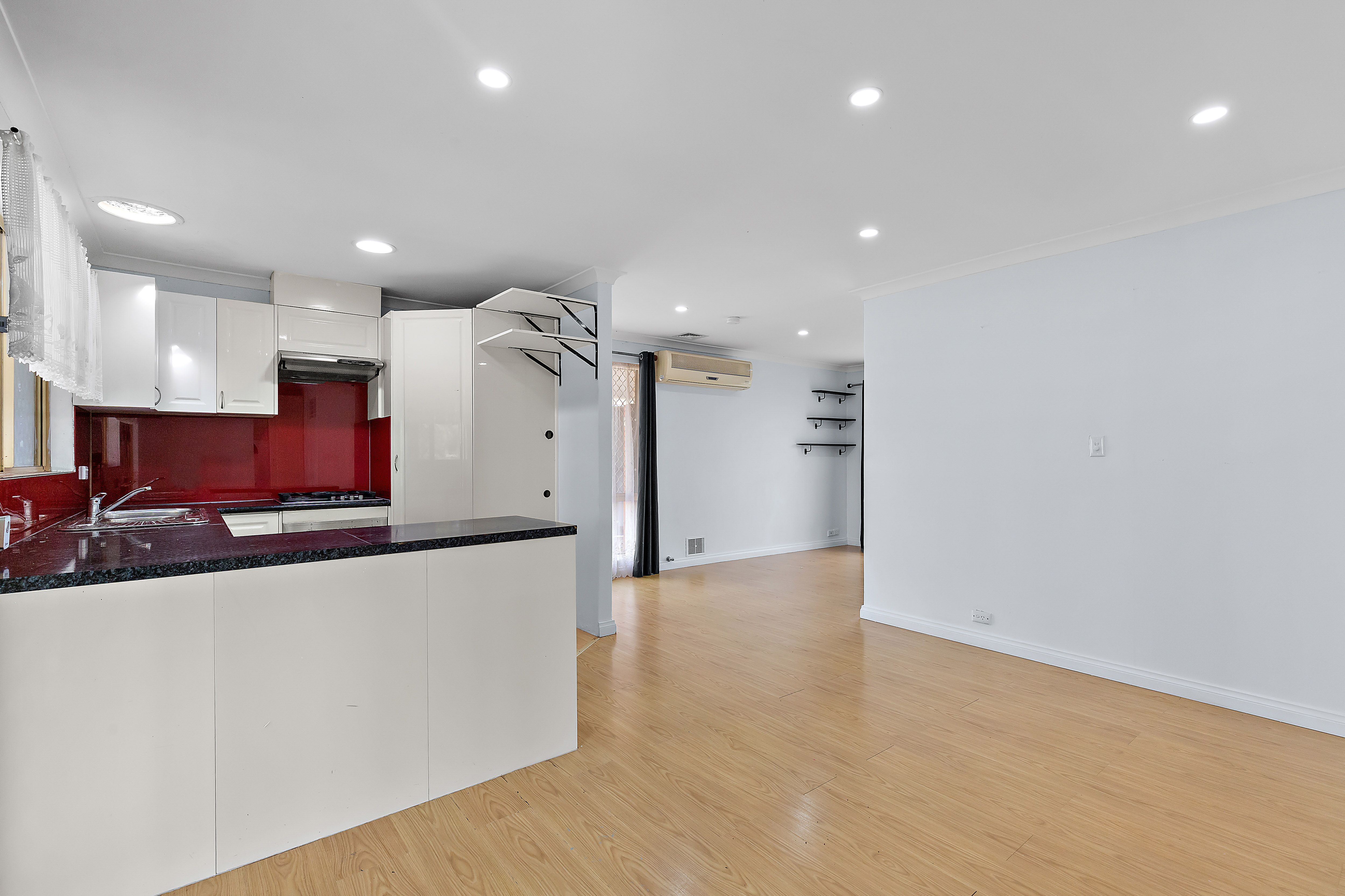 45 Tunnicliffe Street — photo 4 of 23