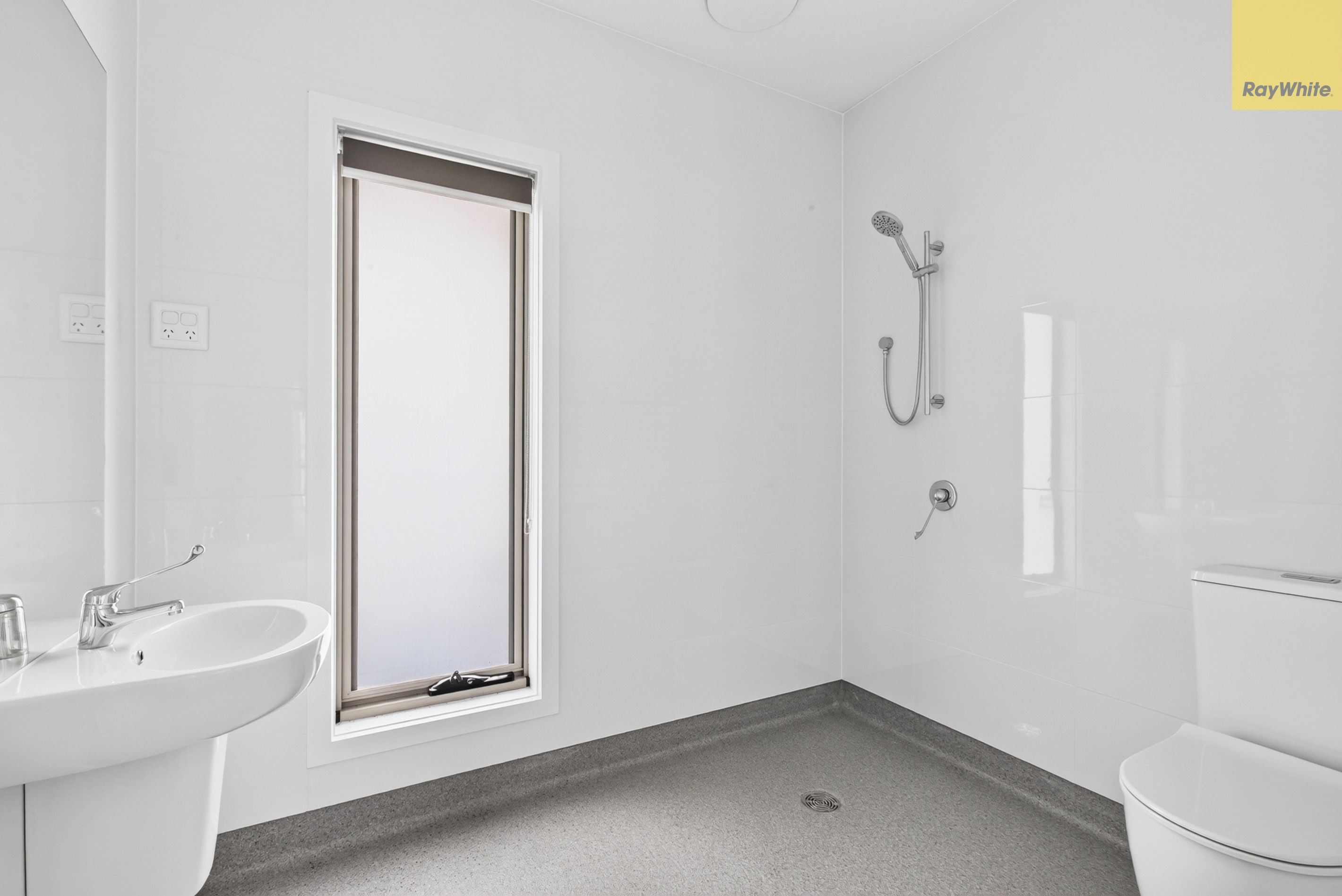 25 Valda Crescent — photo 7 of 16