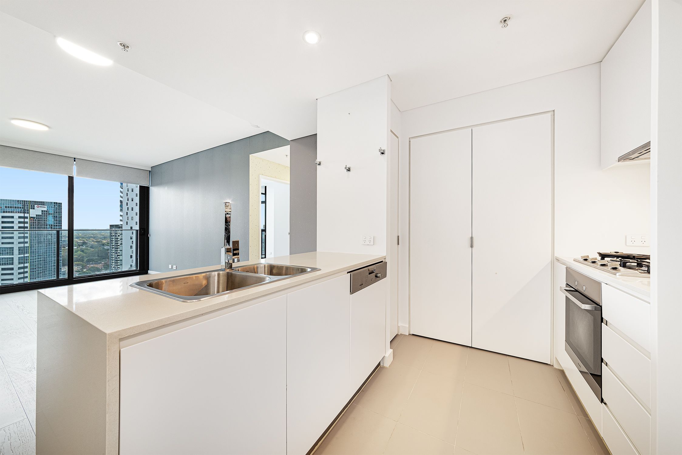 2603/438 Victoria Avenue — photo 3 of 9