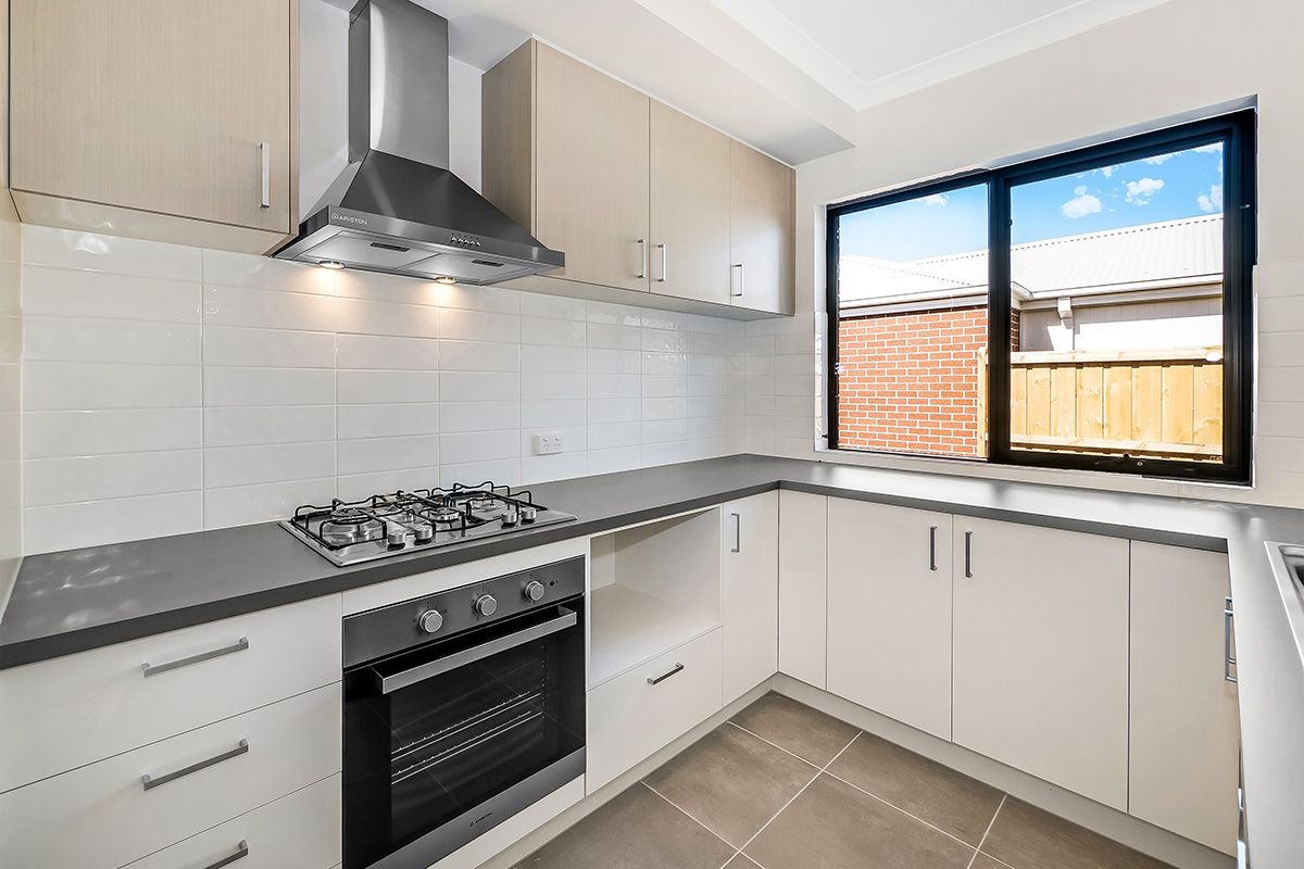 36 Precinct Walk, Clyde North, VIC 3978