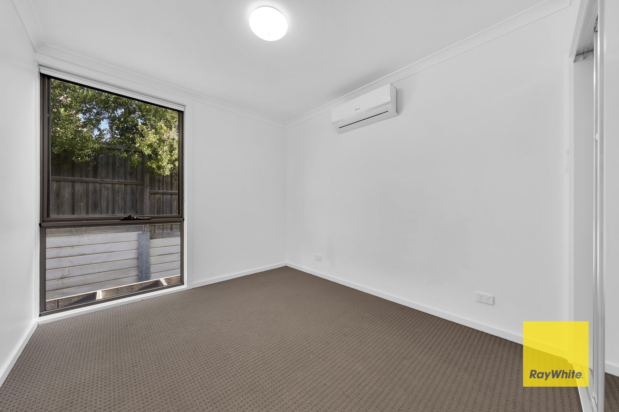 2/6 Sommerville Avenue — photo 6 of 13