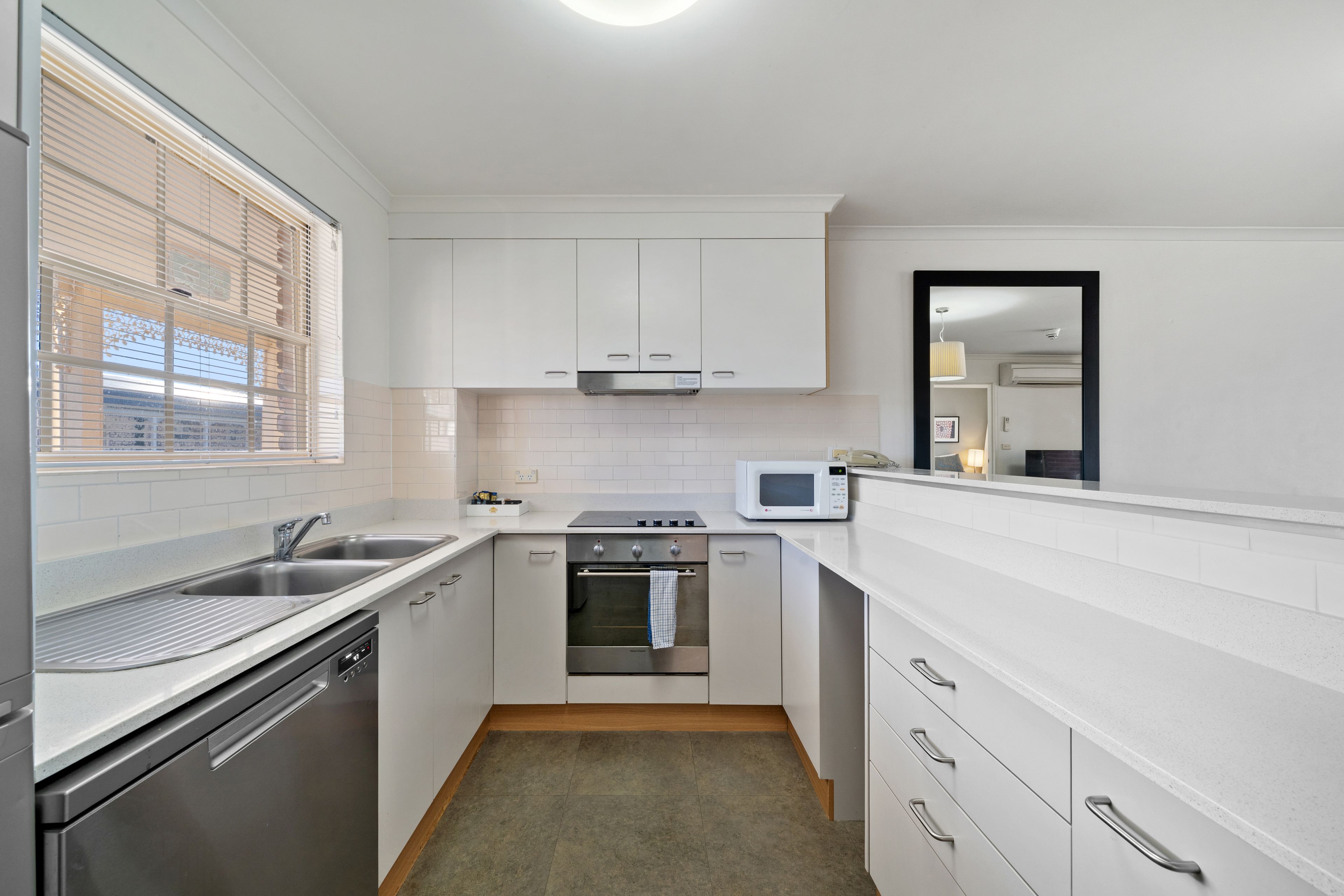 155/11 Giles Street — photo 8 of 19