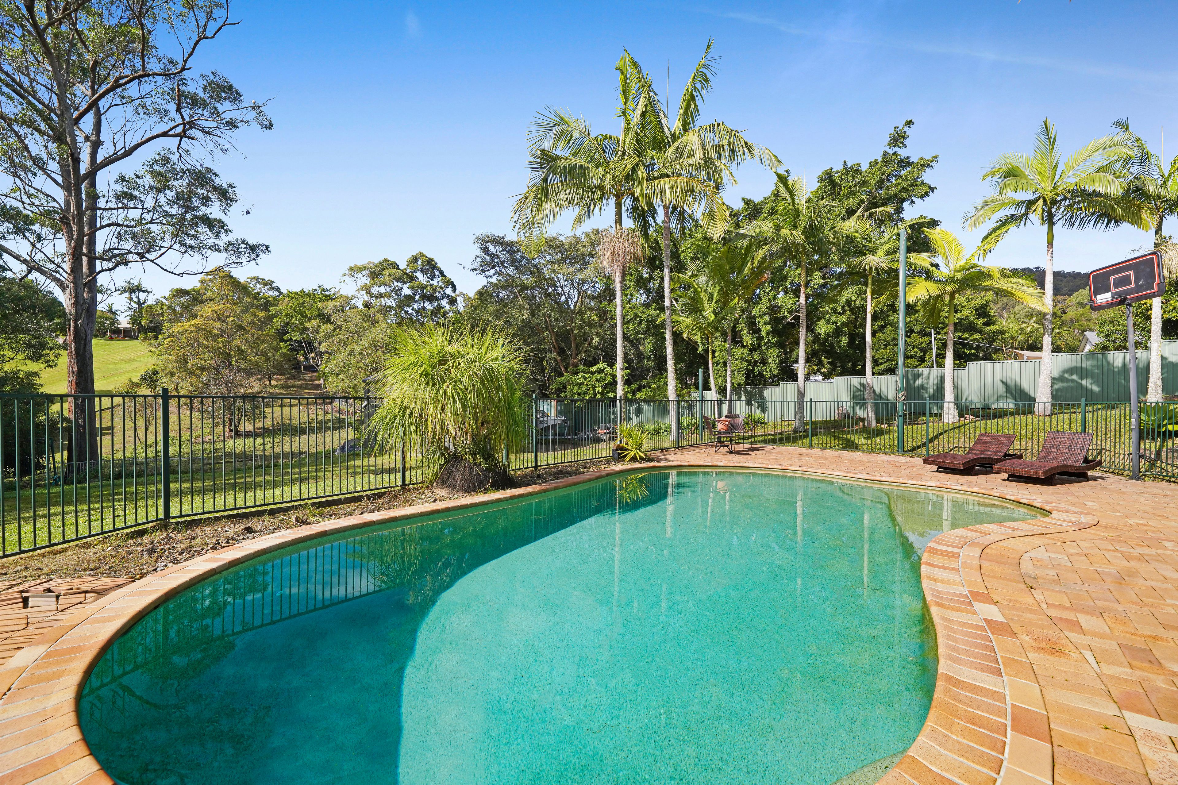 10 Gardenia Drive, Bonogin, QLD 4213