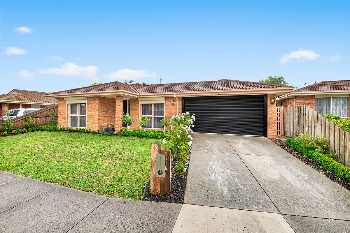 40 Frances Crescent, Cranbourne North VIC 3977