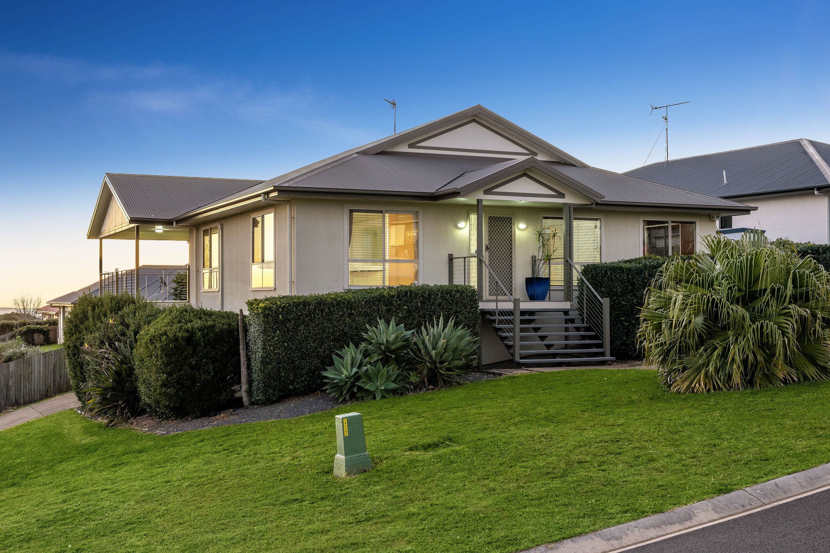 13 Dodson Crescent, Mount Kynoch, QLD 4350