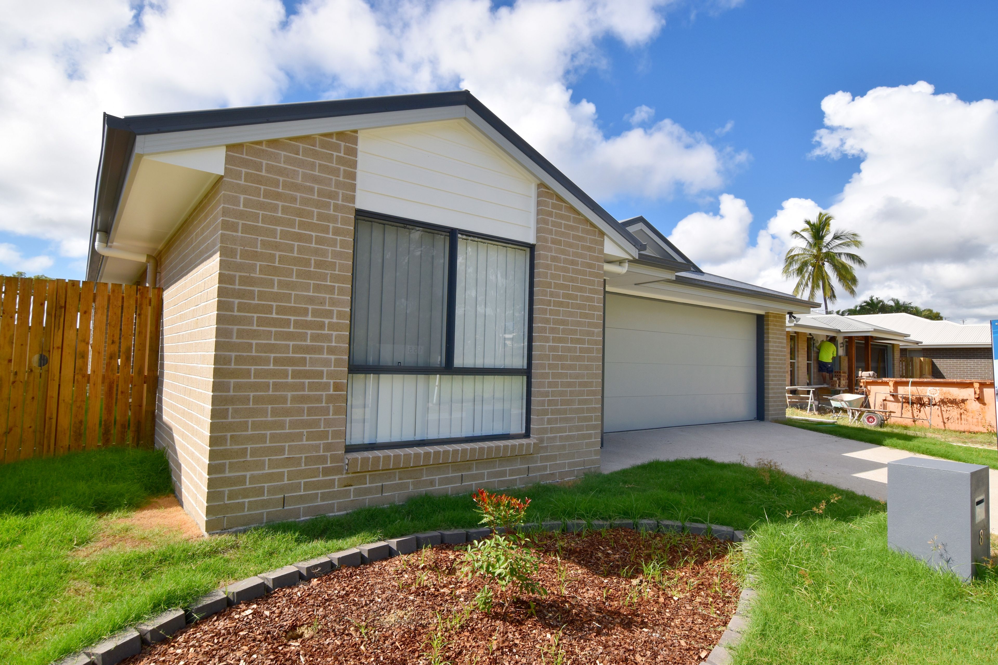 8 Powell Close, New Auckland, QLD 4680