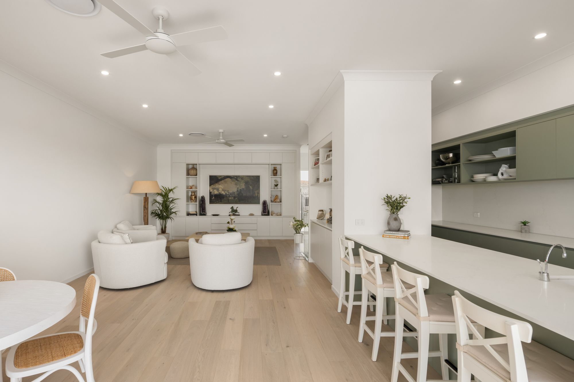 11 Roche Avenue — photo 6 of 13