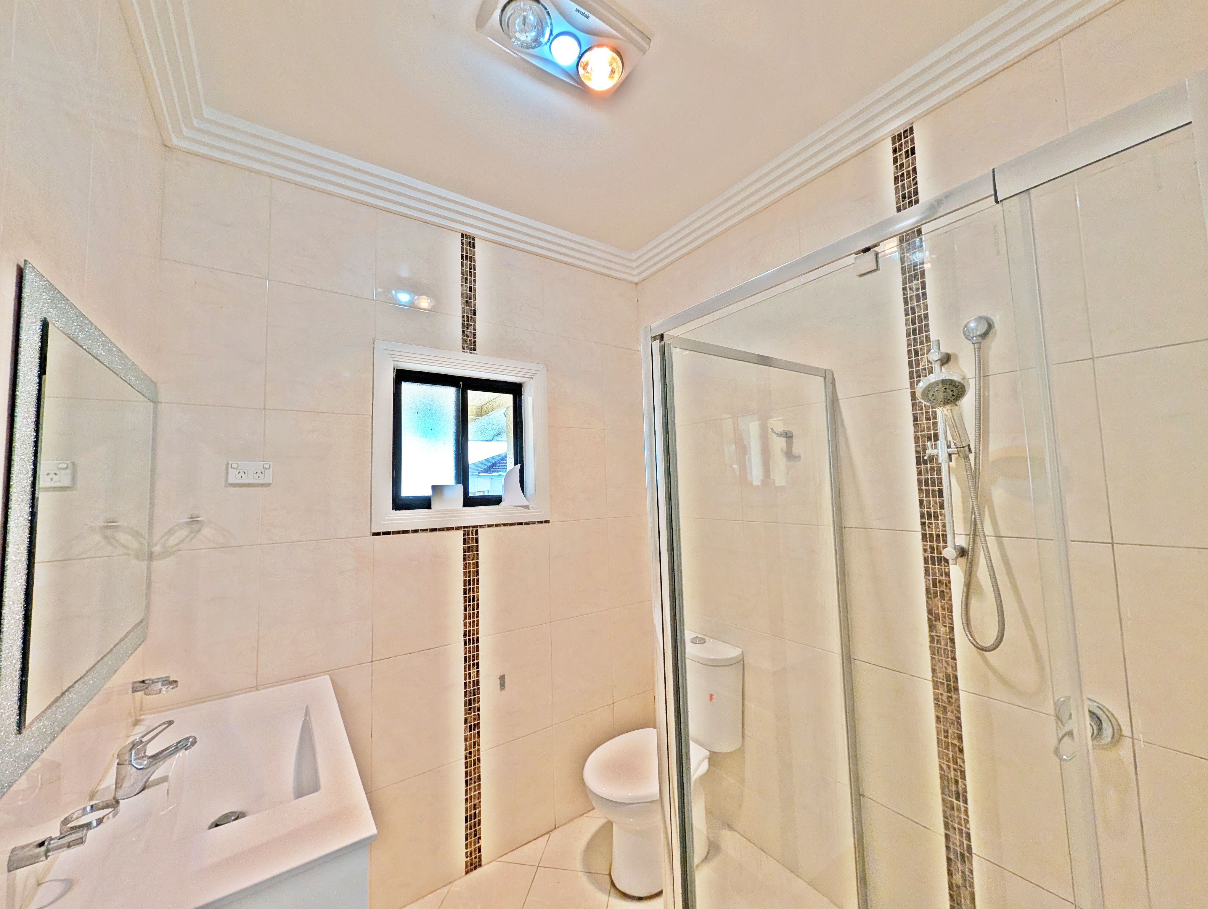 24 Sutherland Street — photo 11 of 13