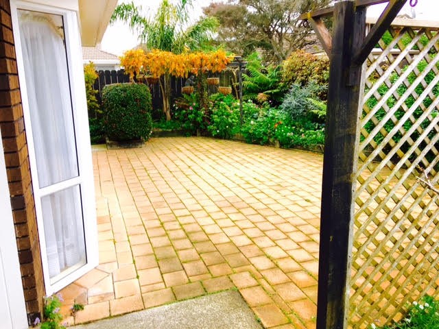 2/10 Kallaroo Place, Botany Downs, Manukau City