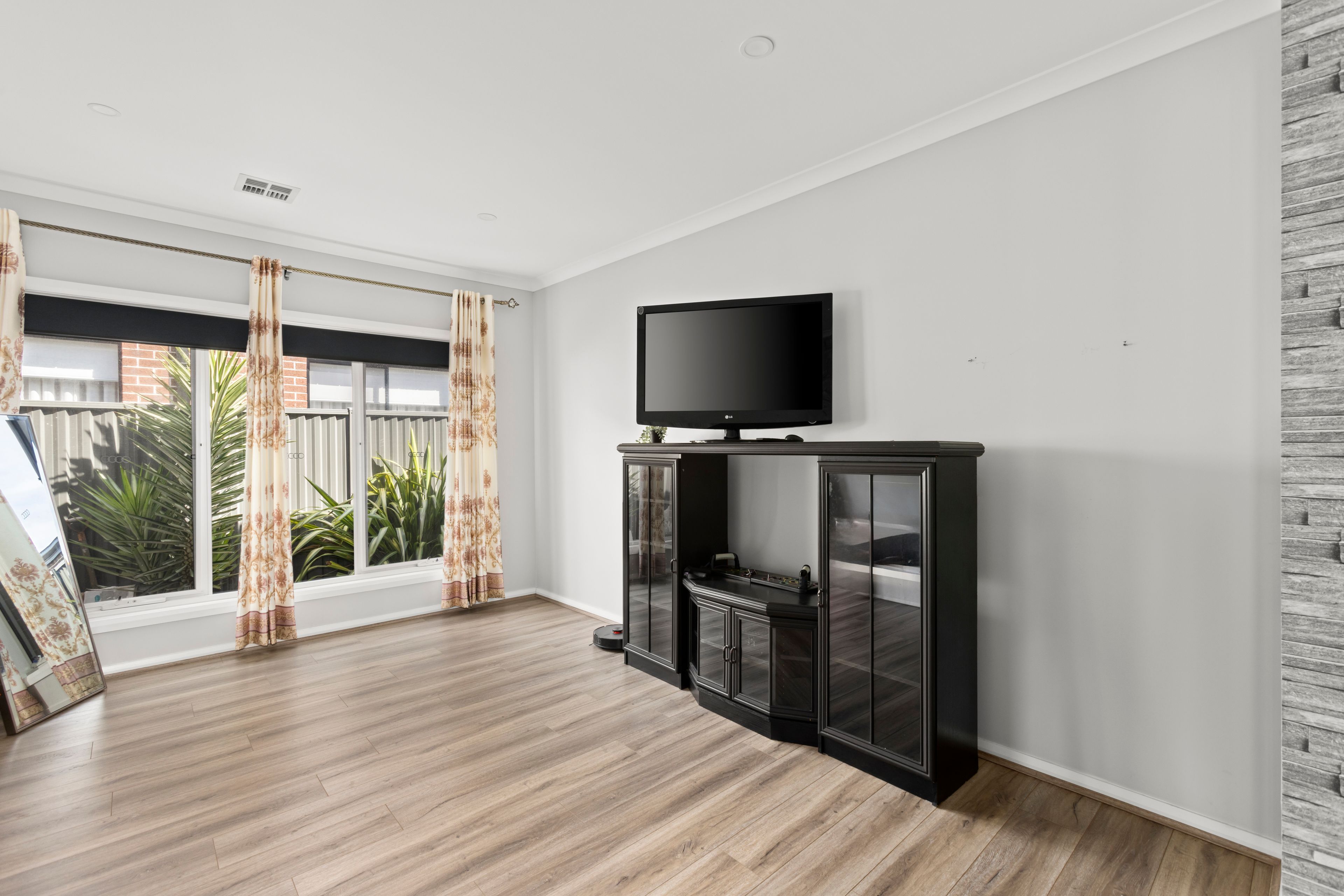 54 Canterbury Road West — photo 12 of 17