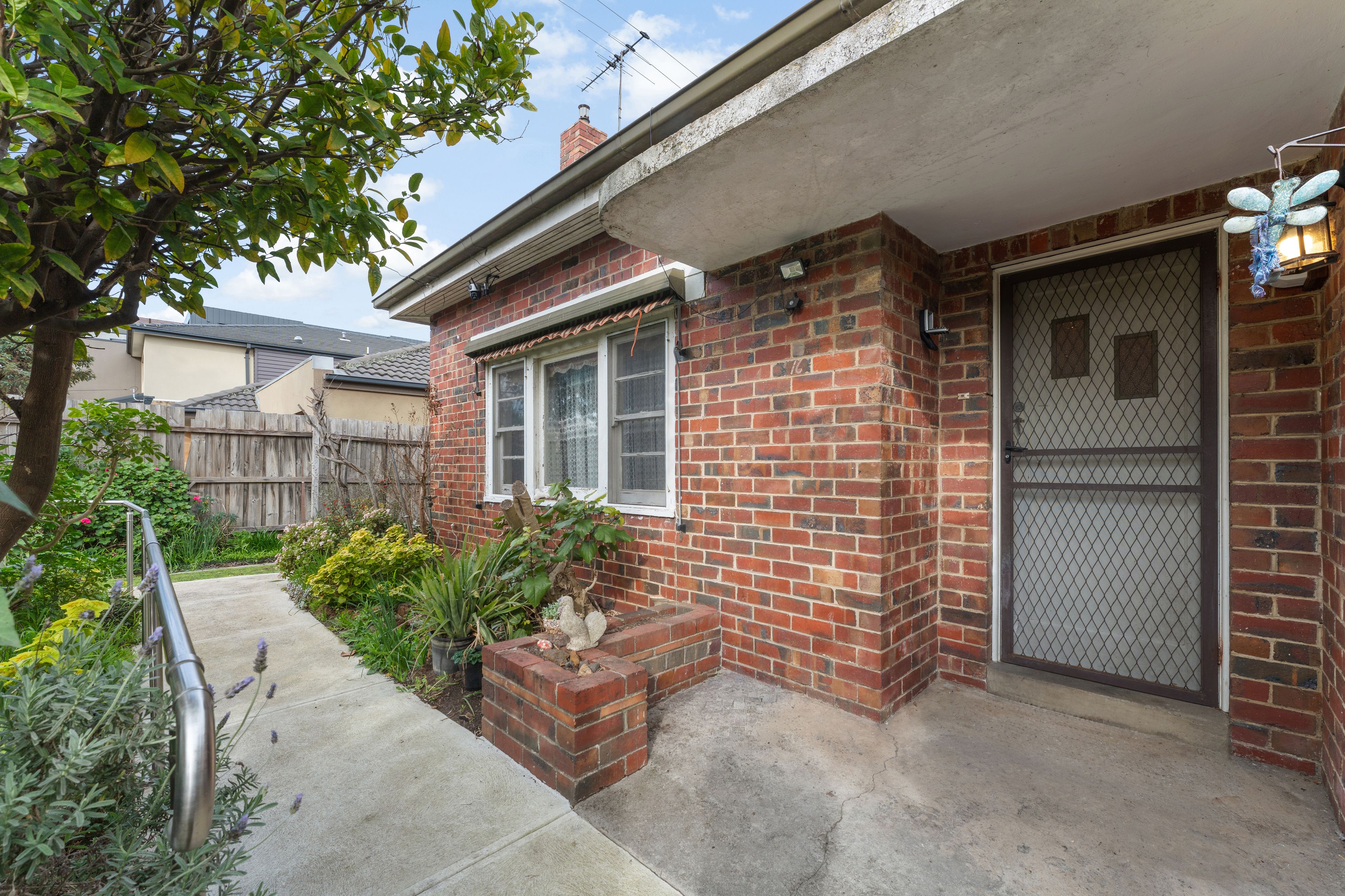 16 Barker Street — photo 3 of 18