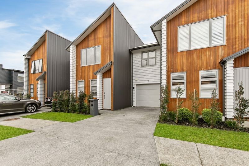 274 Jack Lachlan Drive, Beachlands, Manukau City