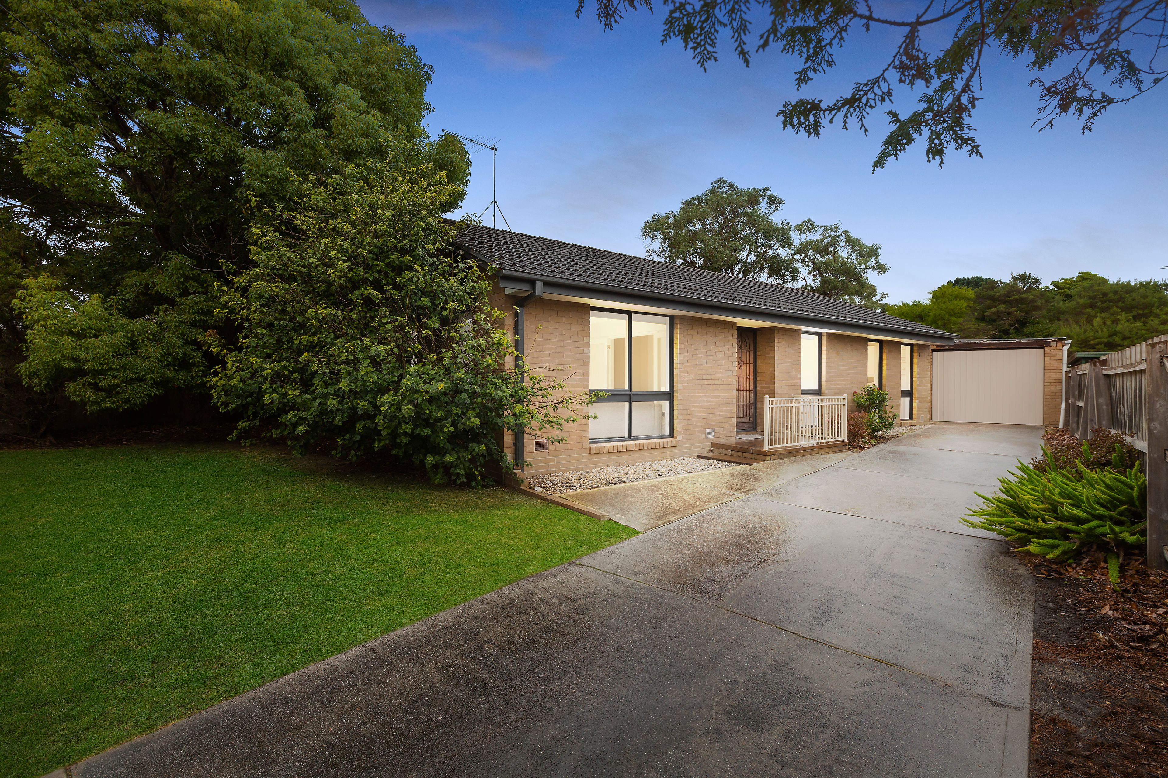 12 Kimba Avenue, Frankston VIC 3199