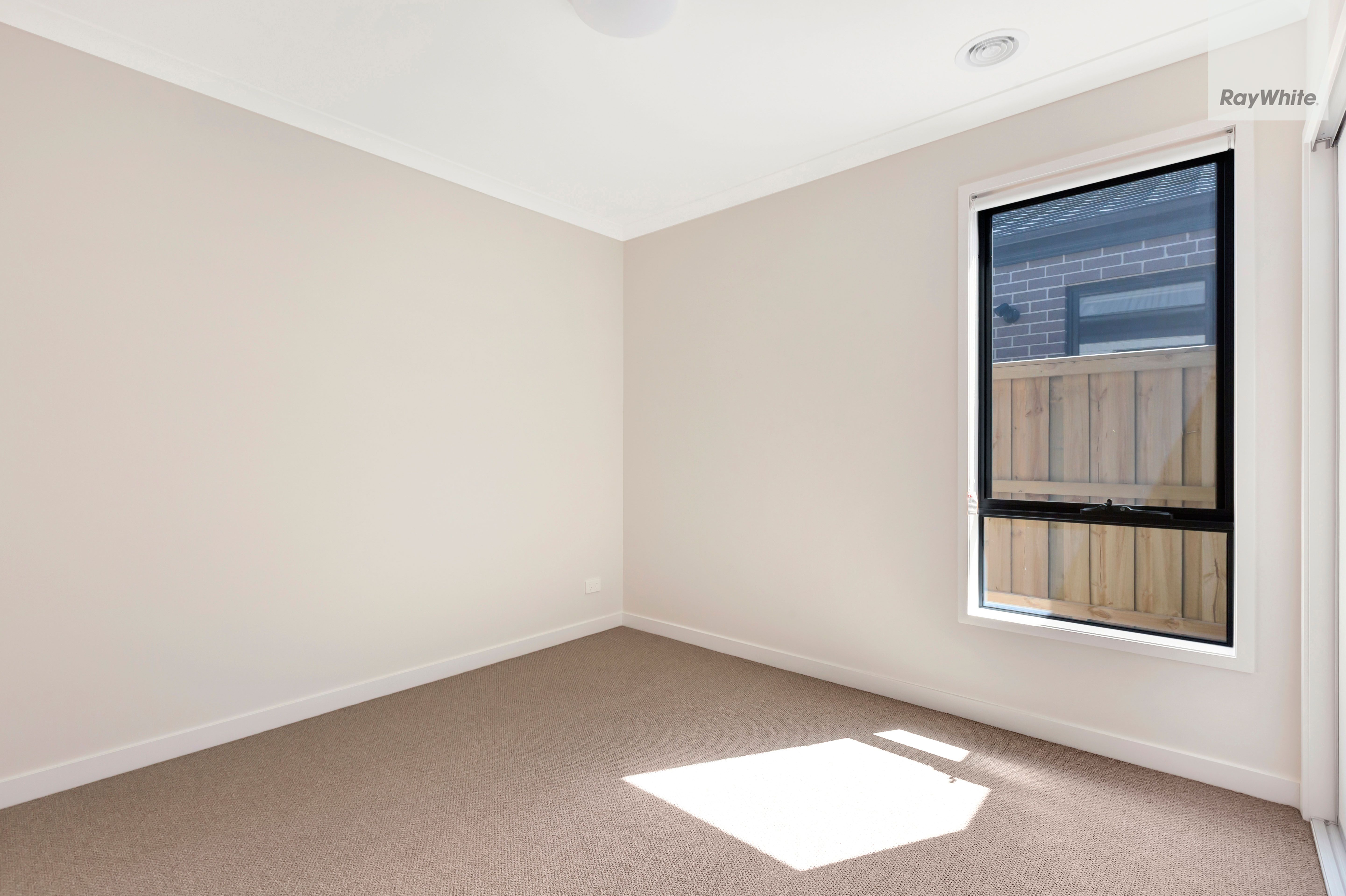 33 Potala Avenue — photo 11 of 12