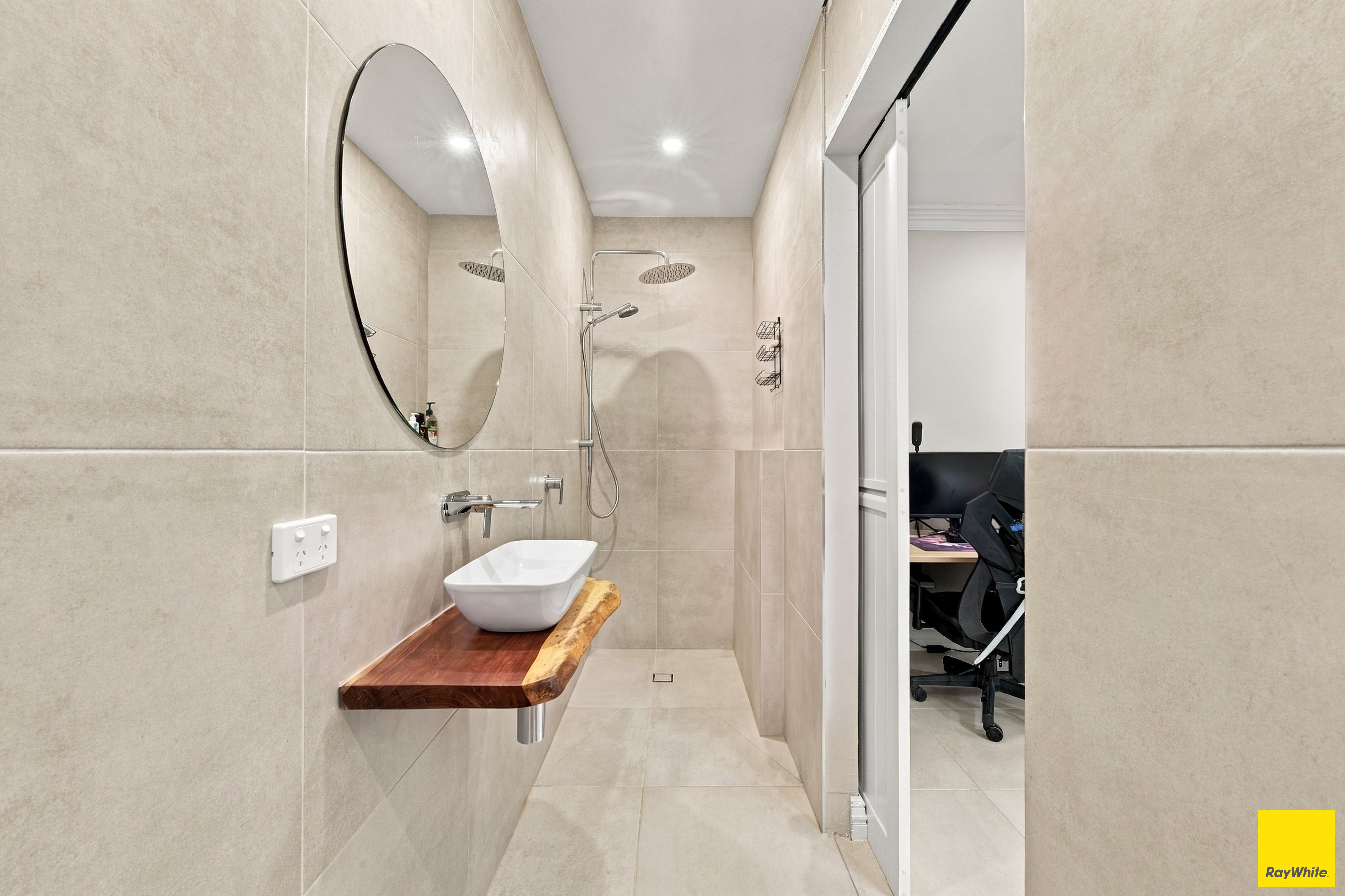 35 Hutchinson Street — photo 16 of 30