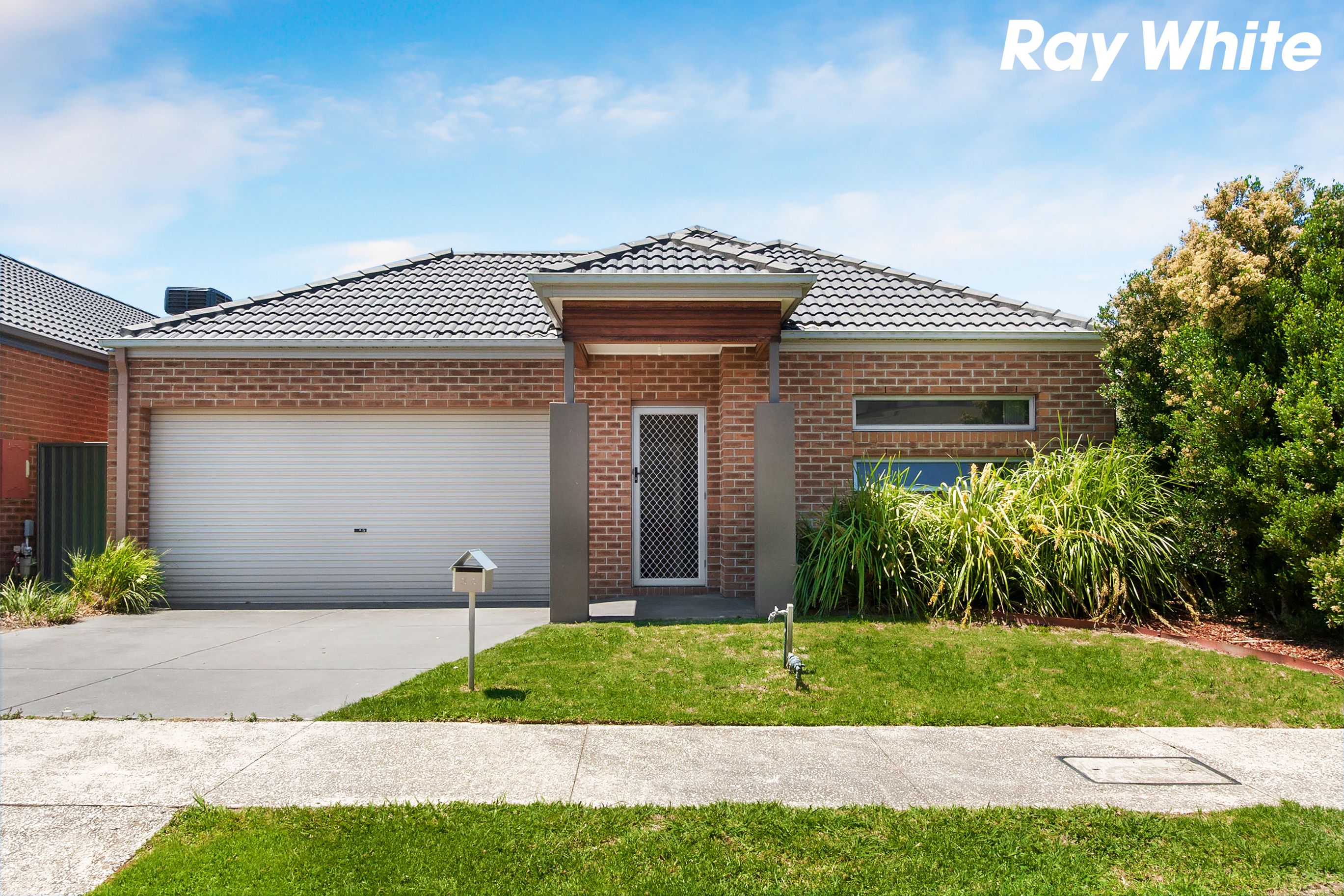 35 Edgeware Close, Pakenham, VIC 3810