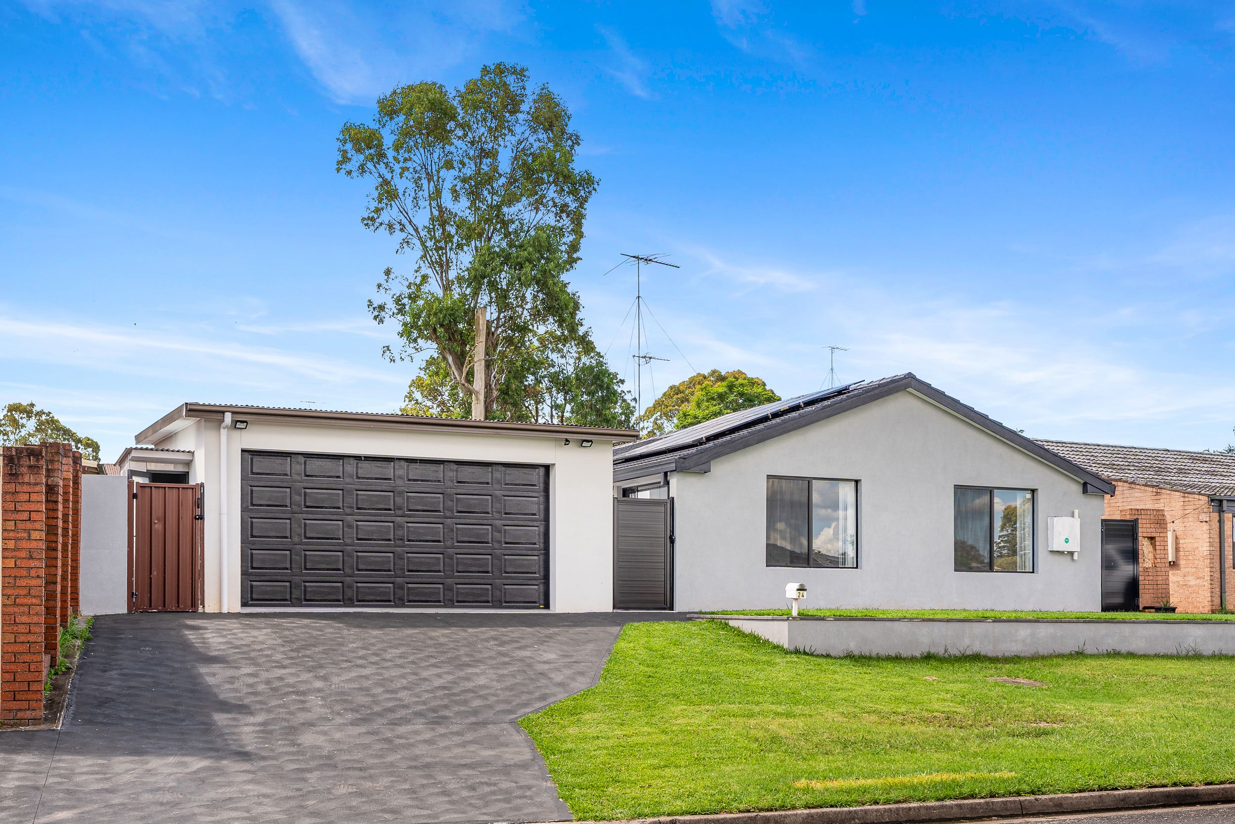 24 Explorers Way, St Clair, NSW
