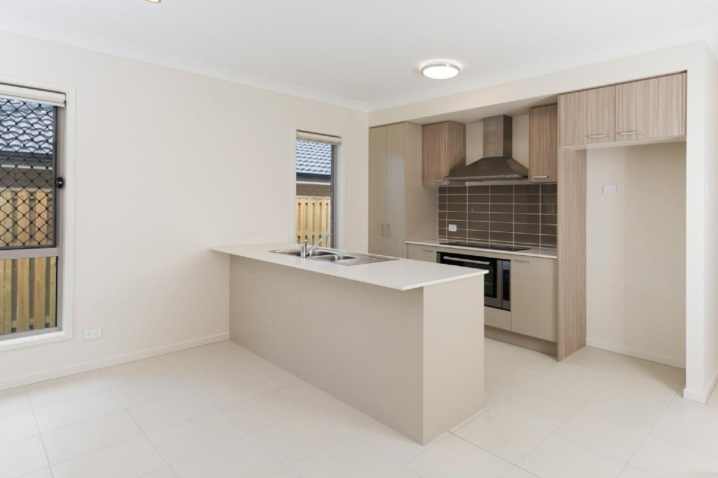 18 Mount Greville Way, Park Ridge, QLD 4125