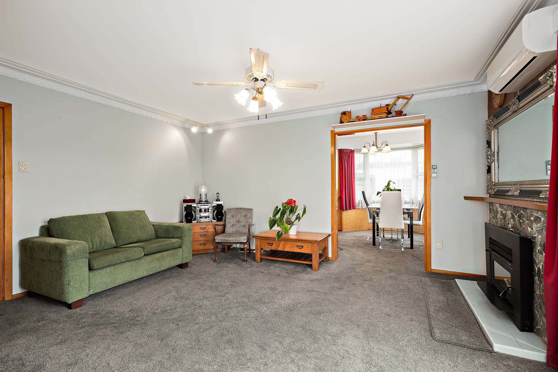 9 Riverina Avenue photo 5