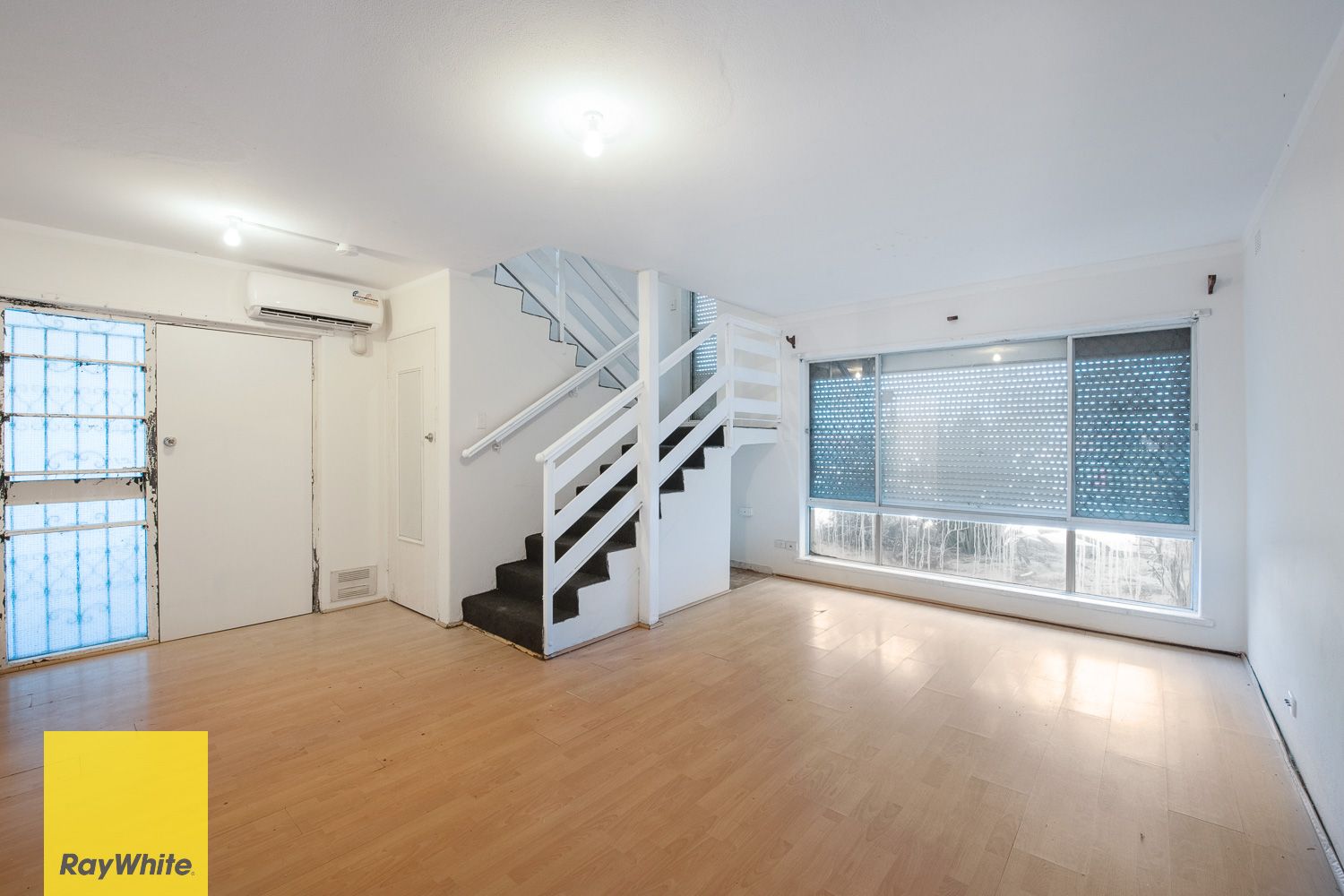 5D Brecknock Way, Girrawheen, WA 6064