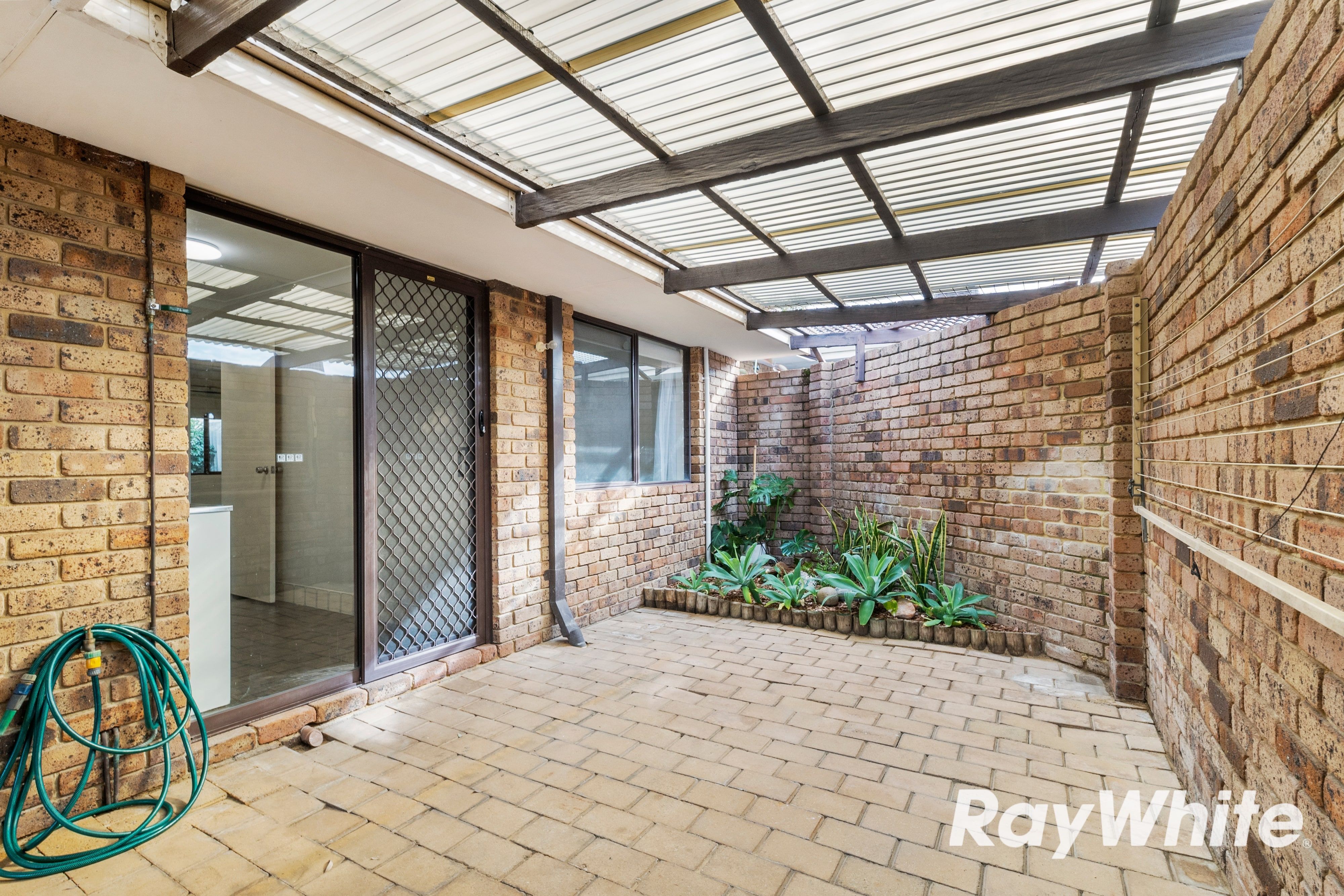 15A Blackthorne Crescent — photo 11 of 14
