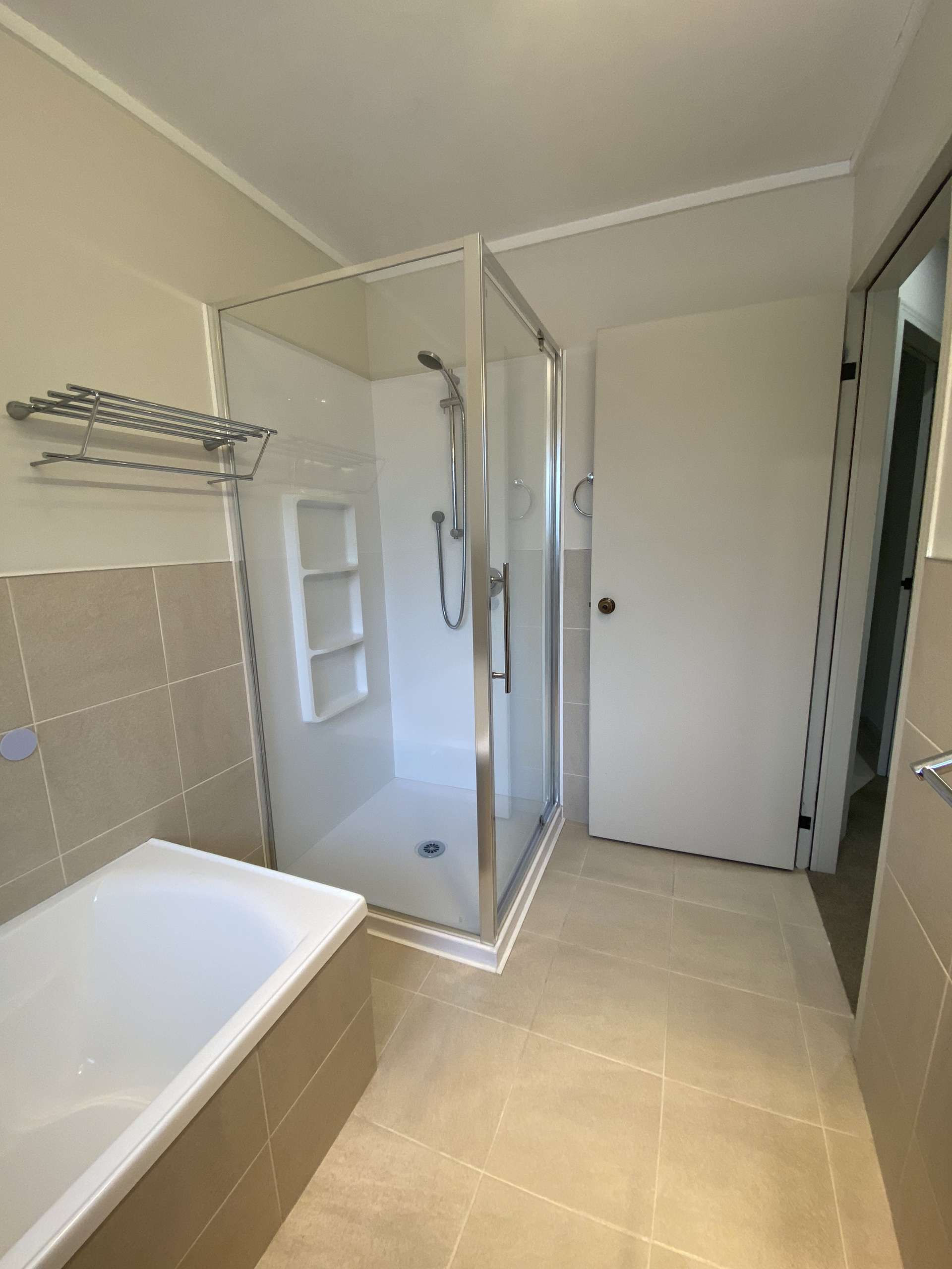 11B Golf Road photo 9
