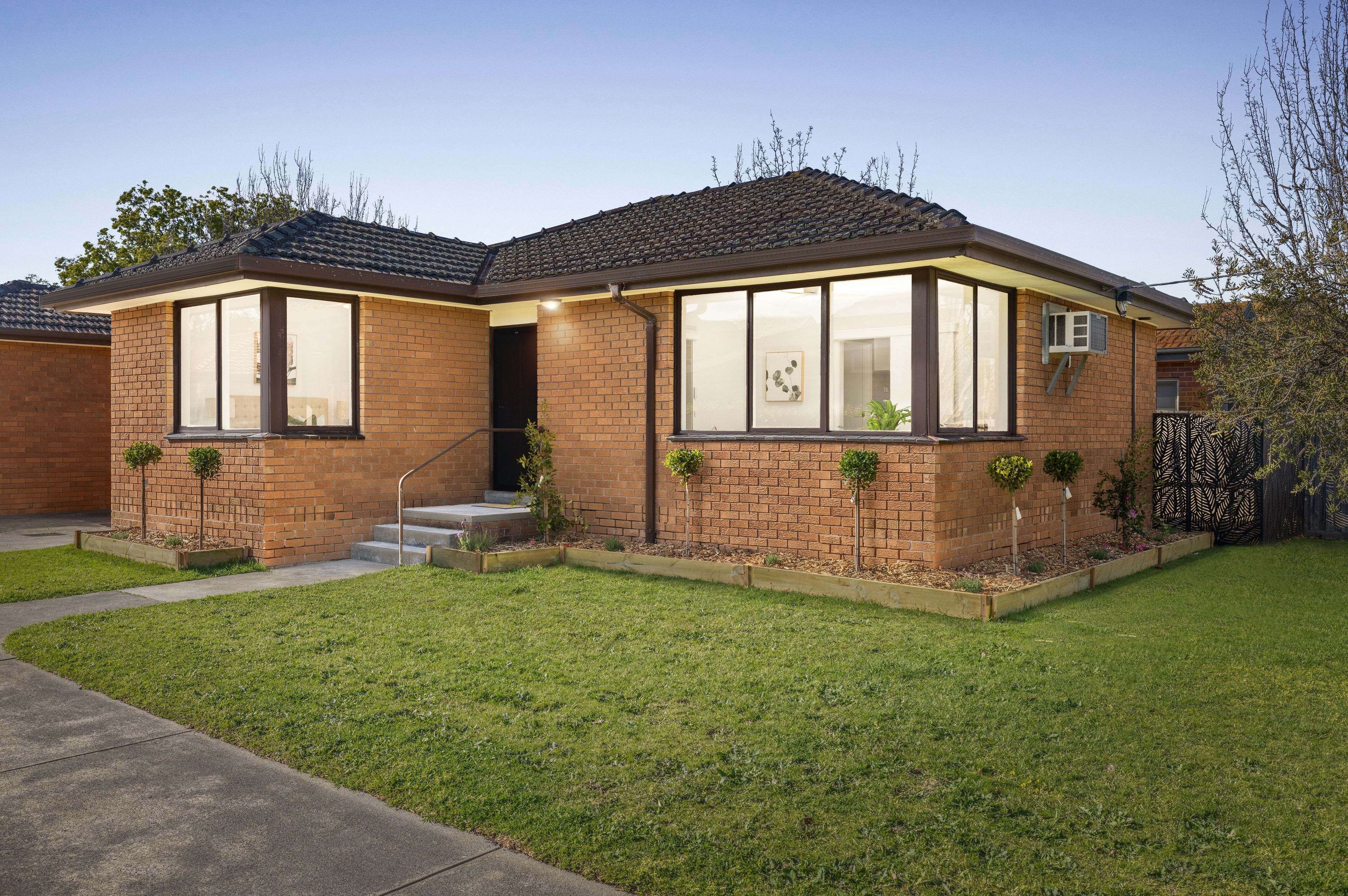 1/12 Clapham Road — photo from Ray White Oakleigh