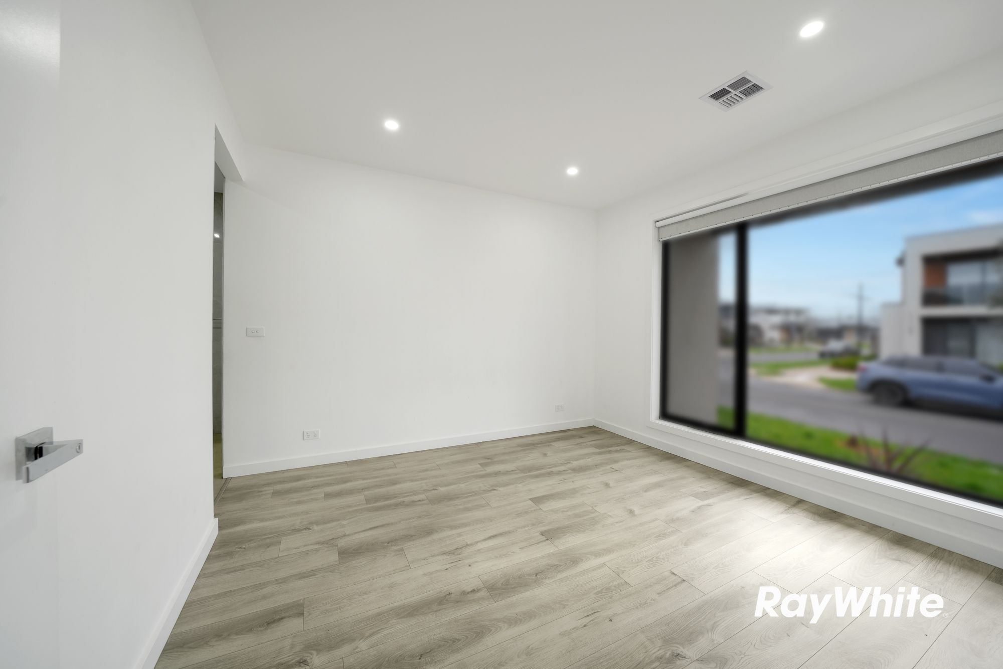 24 Byron Street — photo 10 of 19