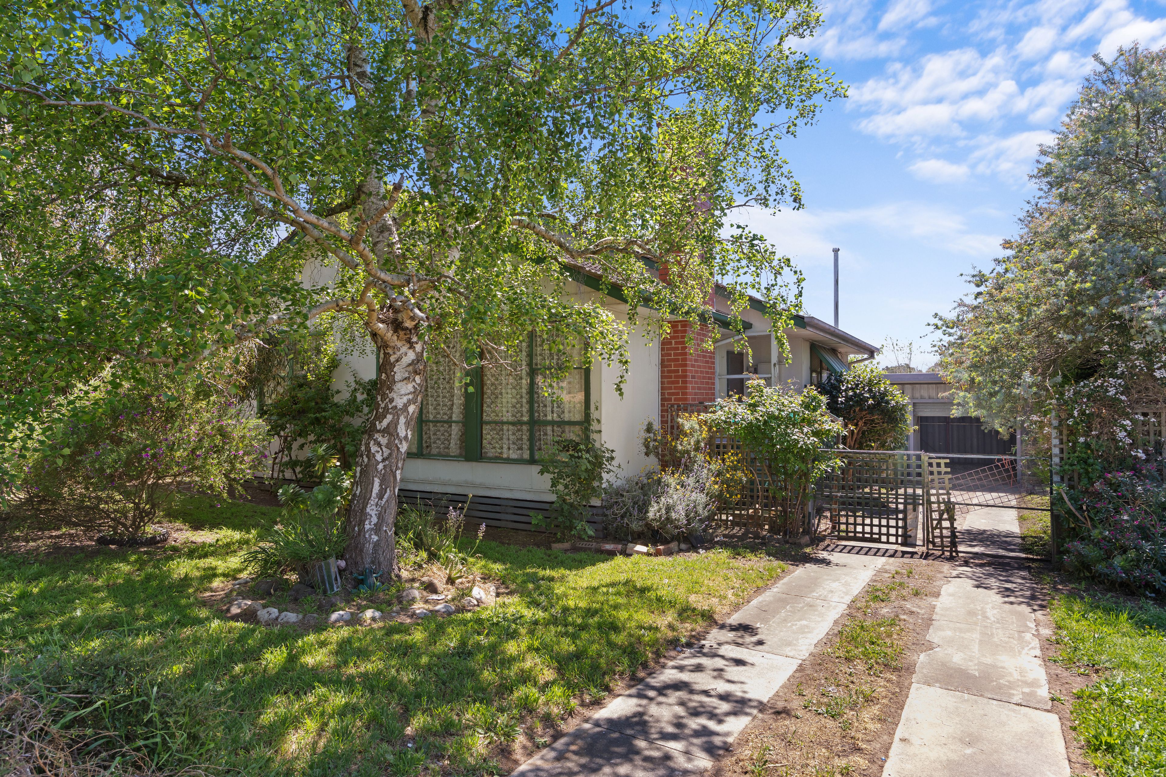 503 York Street — photo from Ray White Ballarat