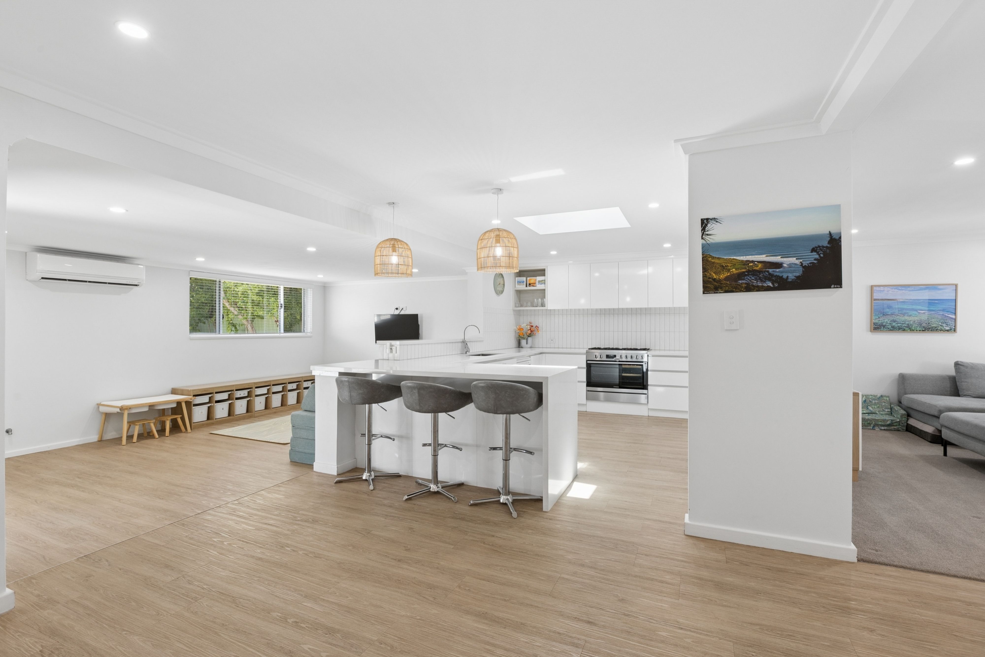 33 Felstead Crescent — photo 7 of 28