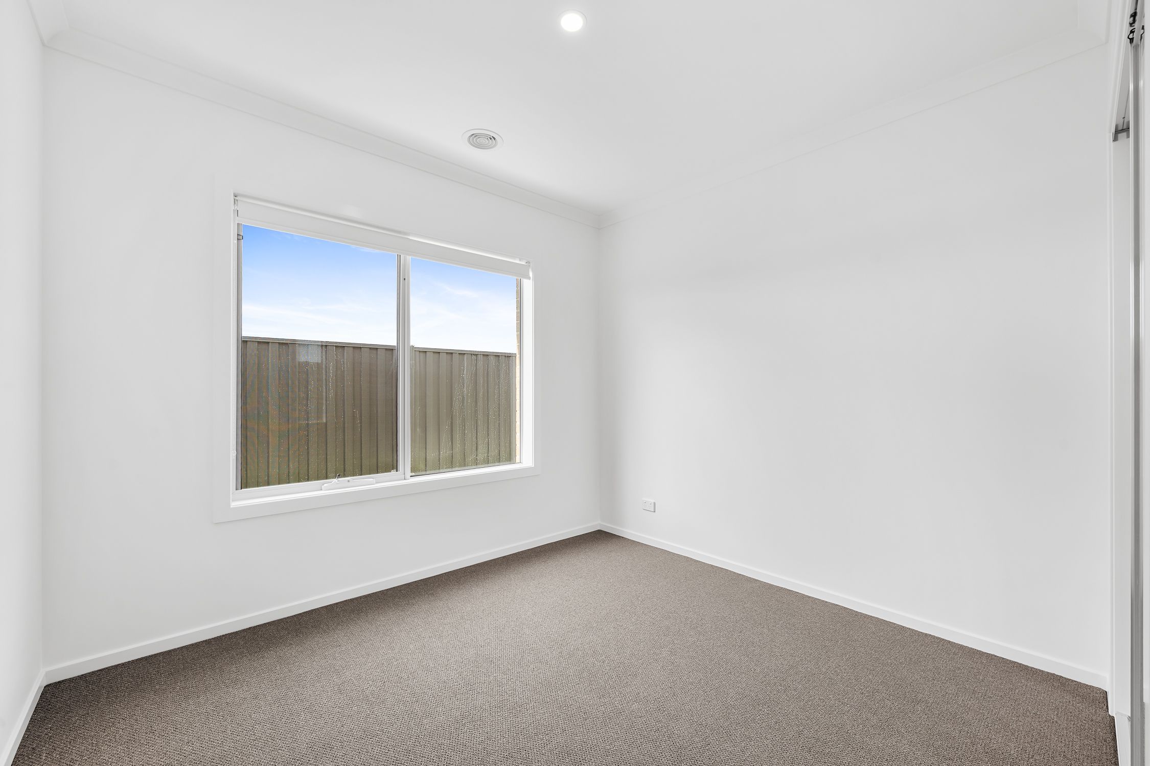 31 Todra Crescent — photo 8 of 10
