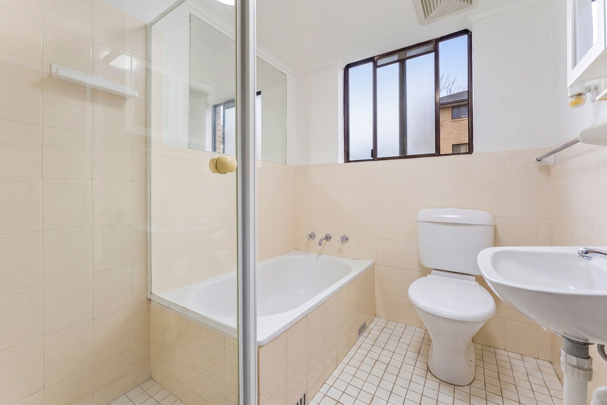 11/16 Luxford Road — photo 6 of 12