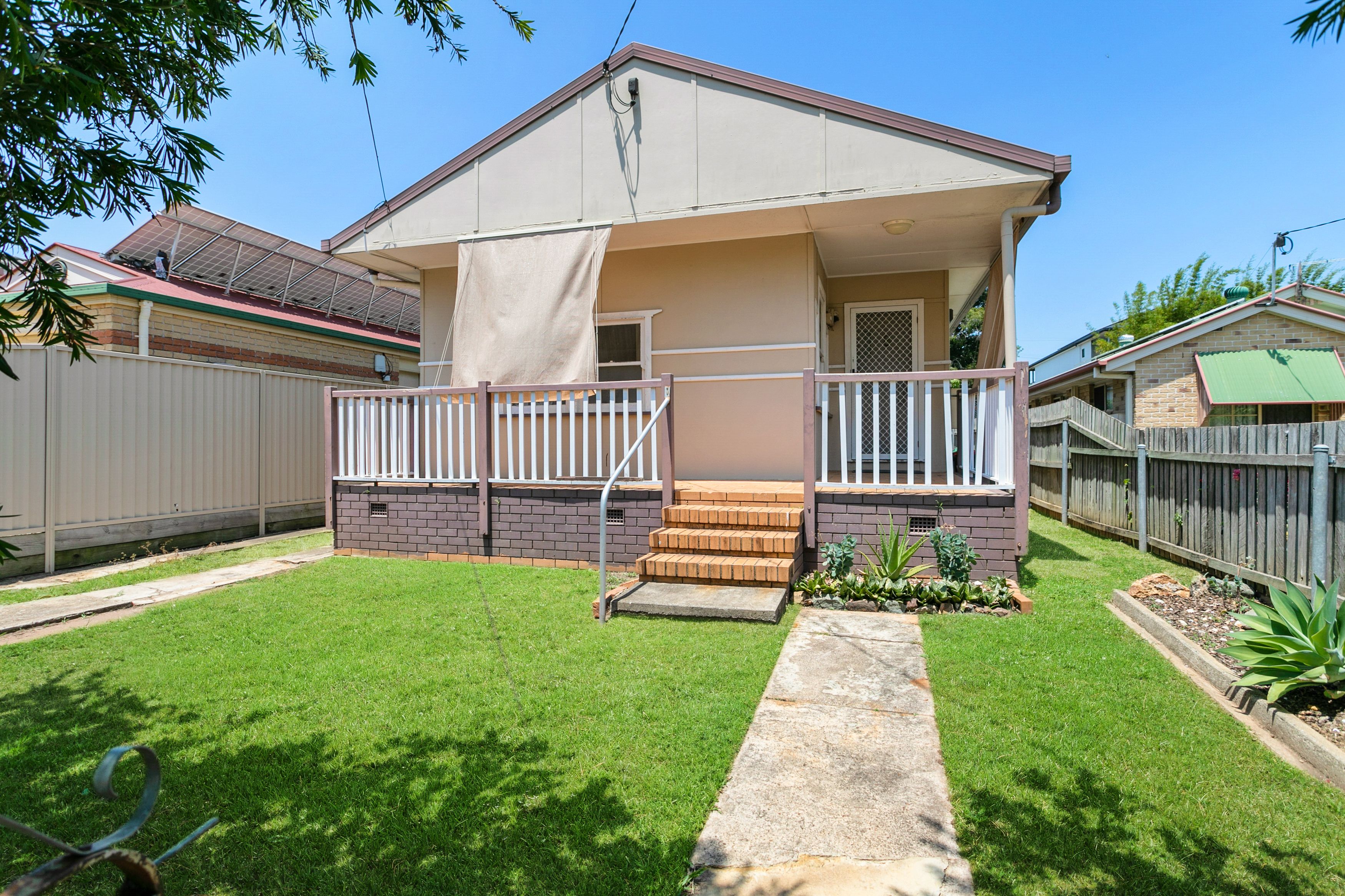8 McLennan Street, Woody Point, QLD 4019