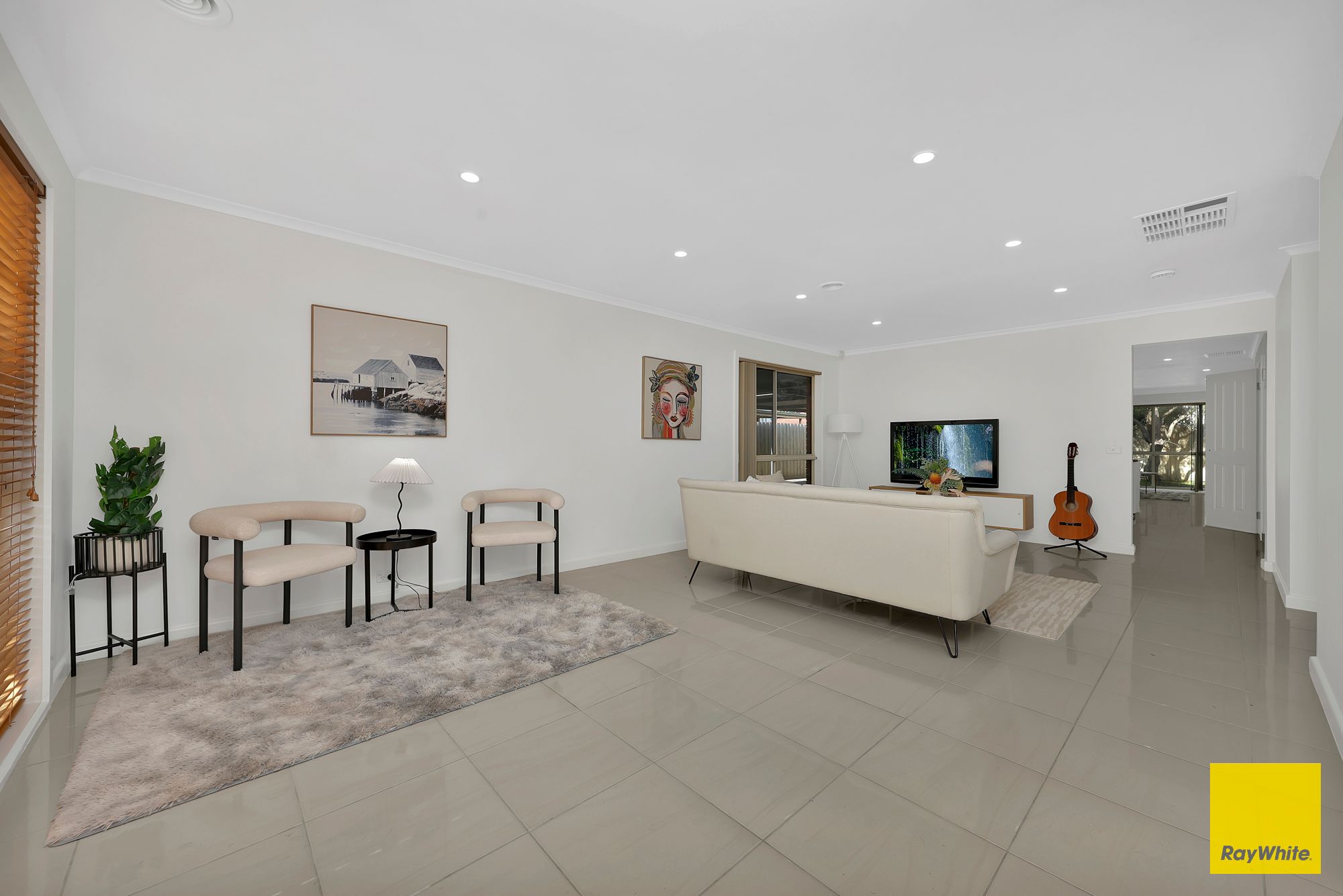 17 Thames Way — photo 3 of 17