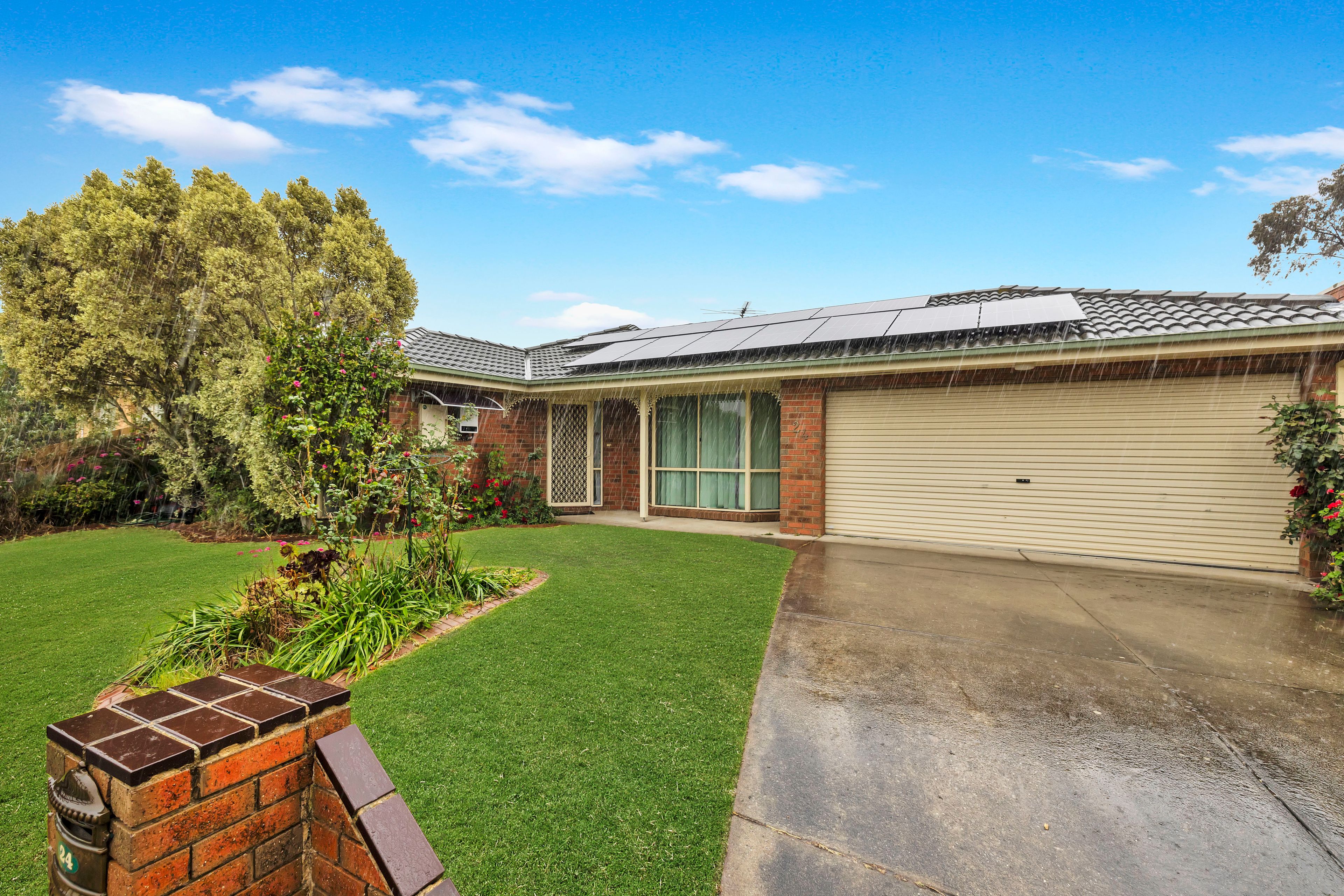 24 Thomas Place, Pakenham VIC 3810