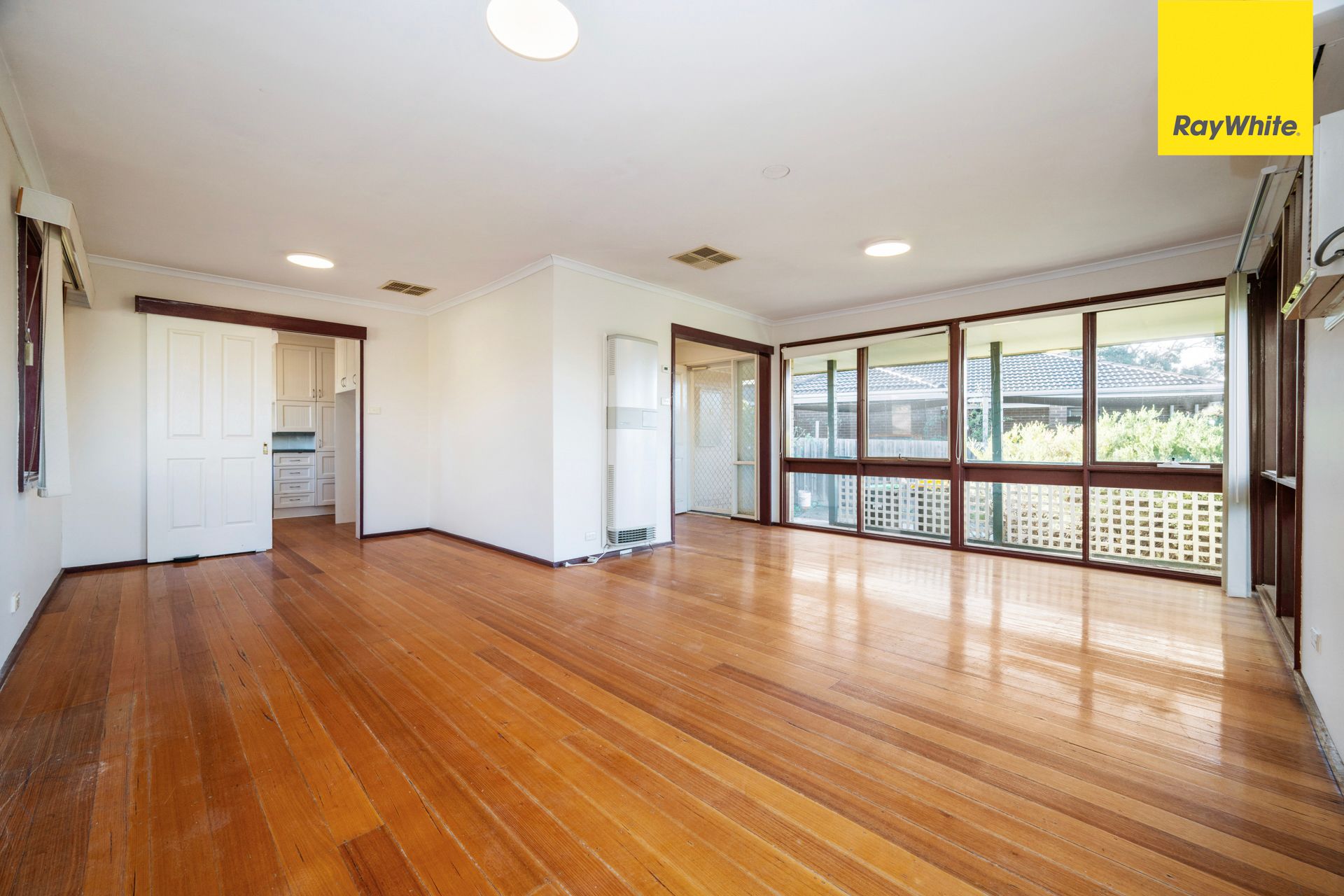 10 Quail Crescent — photo 4 of 20